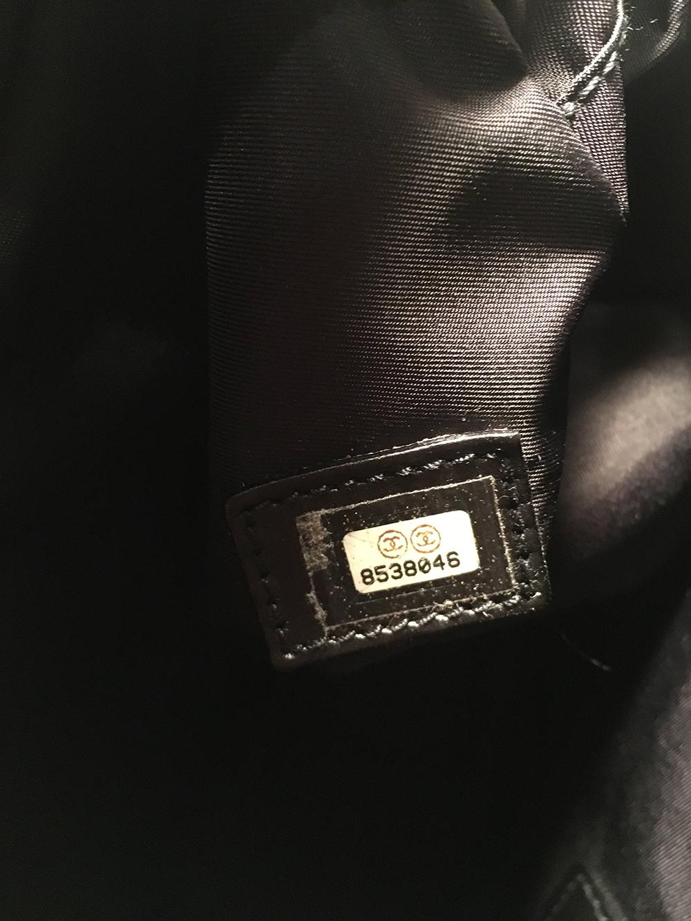 Chanel Traveline Handtasche aus schwarzem Nylon im Angebot 3