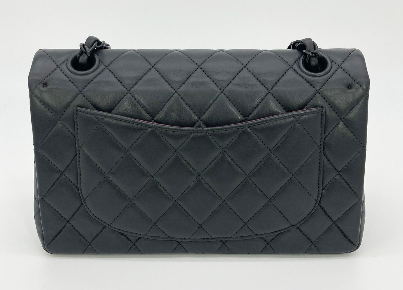 Chanel Black on Black 9 inch Small 2.55 Double Flap Classic  In Excellent Condition In Philadelphia, PA