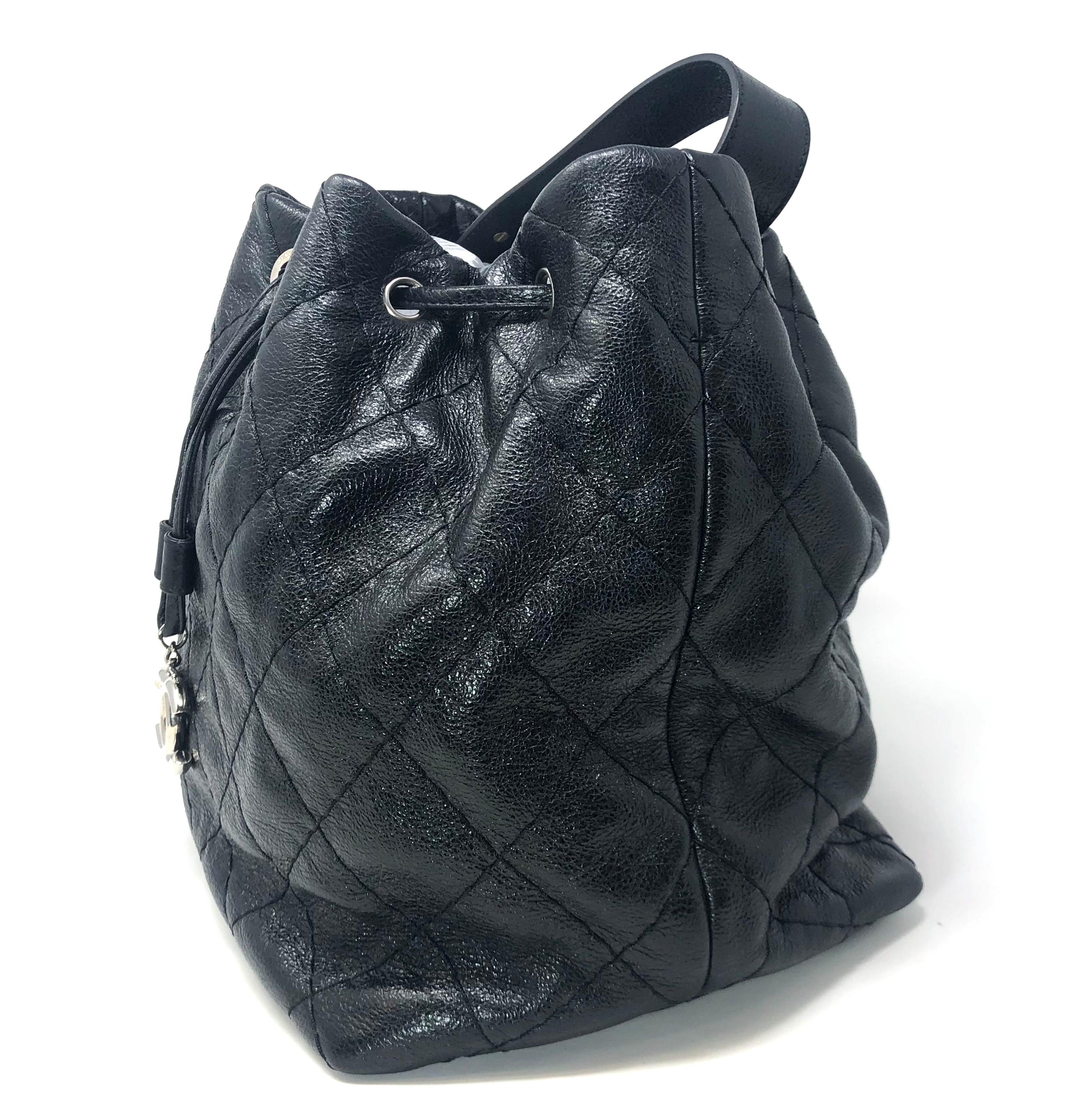 black bucket tote bag