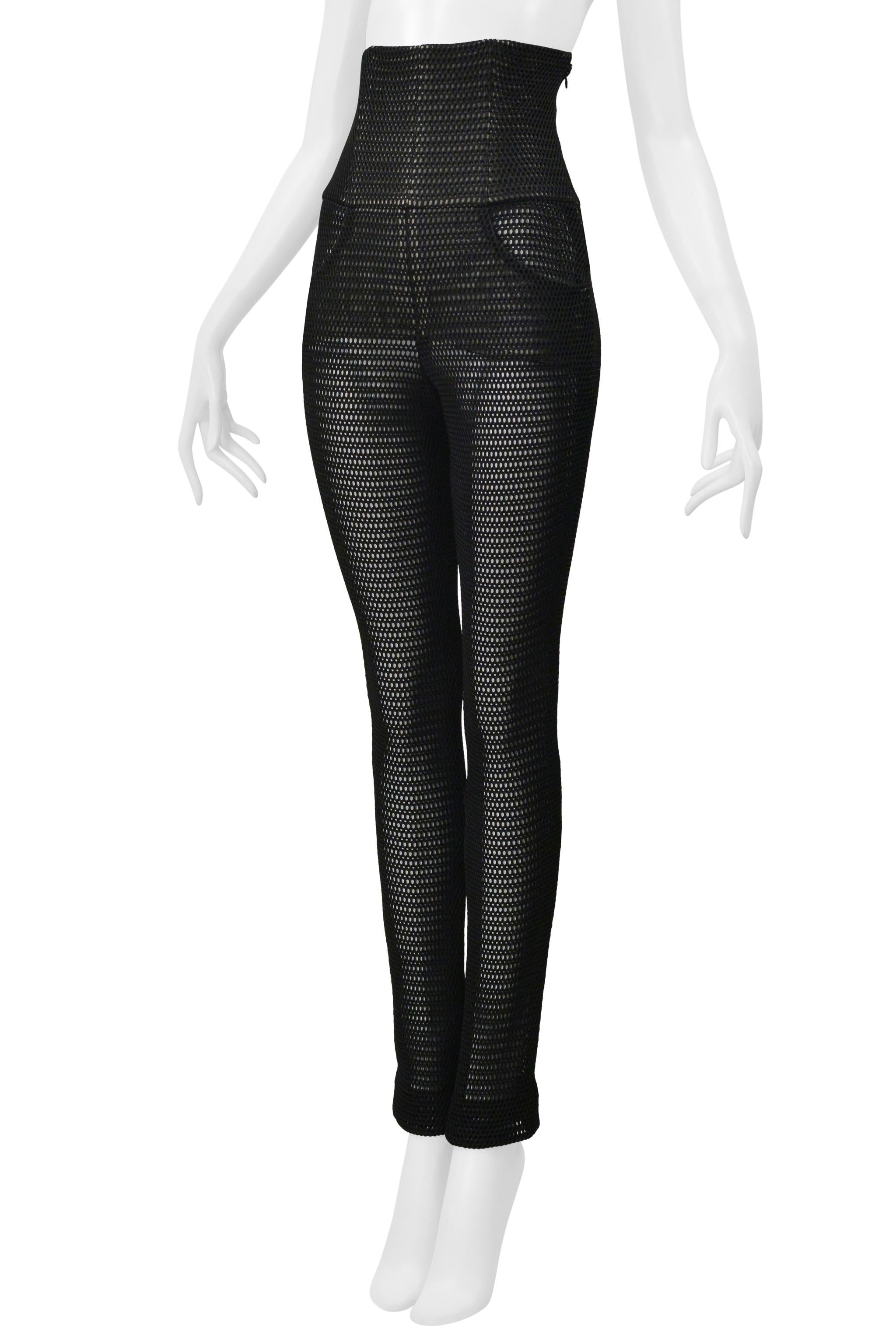 Chanel Schwarze Hose mit hoher Taille aus offenem Mesh im Angebot 1