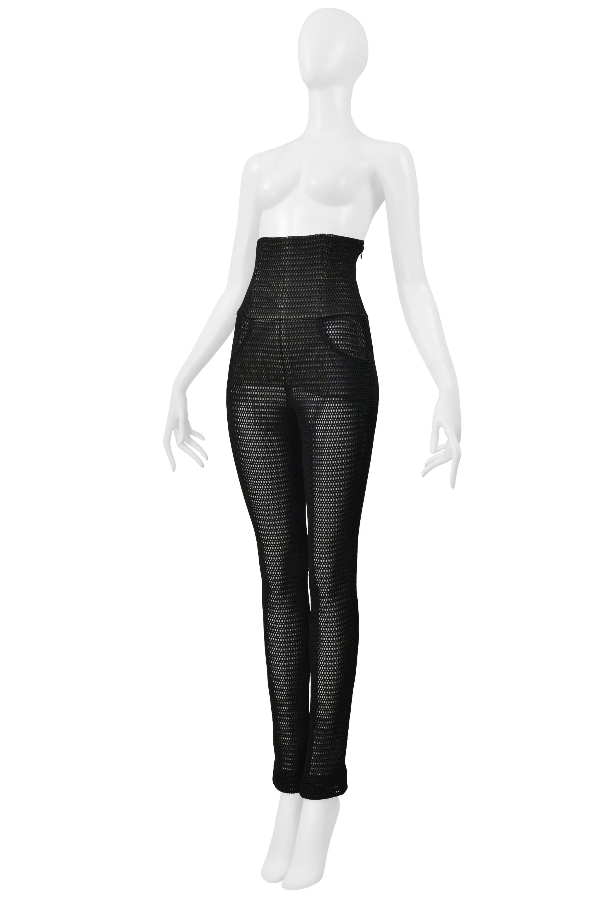 Chanel Schwarze Hose mit hoher Taille aus offenem Mesh im Angebot 2