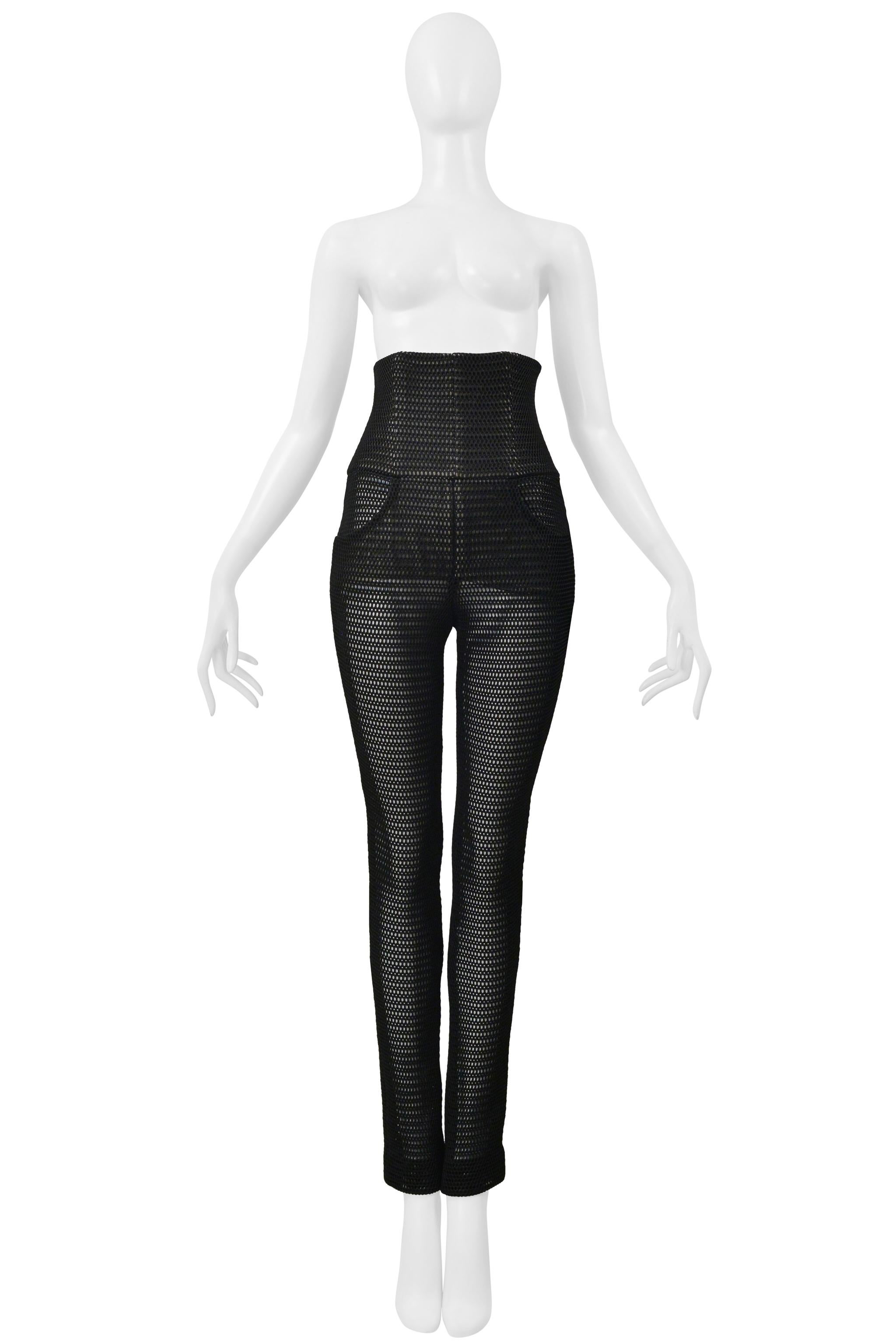 Chanel Schwarze Hose mit hoher Taille aus offenem Mesh im Angebot 4