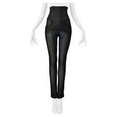 Chanel Pantalones negros de malla abierta y cintura alta