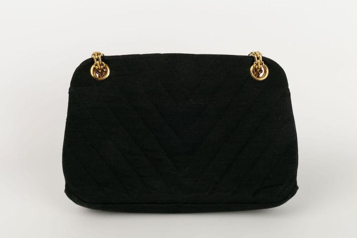 Chanel Schwarze Overstitched Jersey-Tasche im Zustand „Gut“ im Angebot in SAINT-OUEN-SUR-SEINE, FR