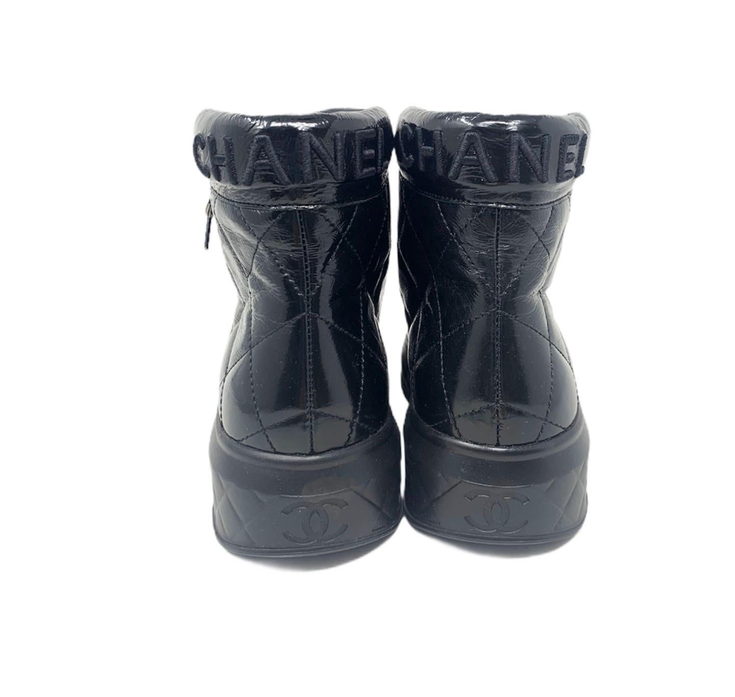 CHANEL SHOES
In black Matelassé leather paint
Excellent condition, size 37,5
Box and Dust-bag included. 