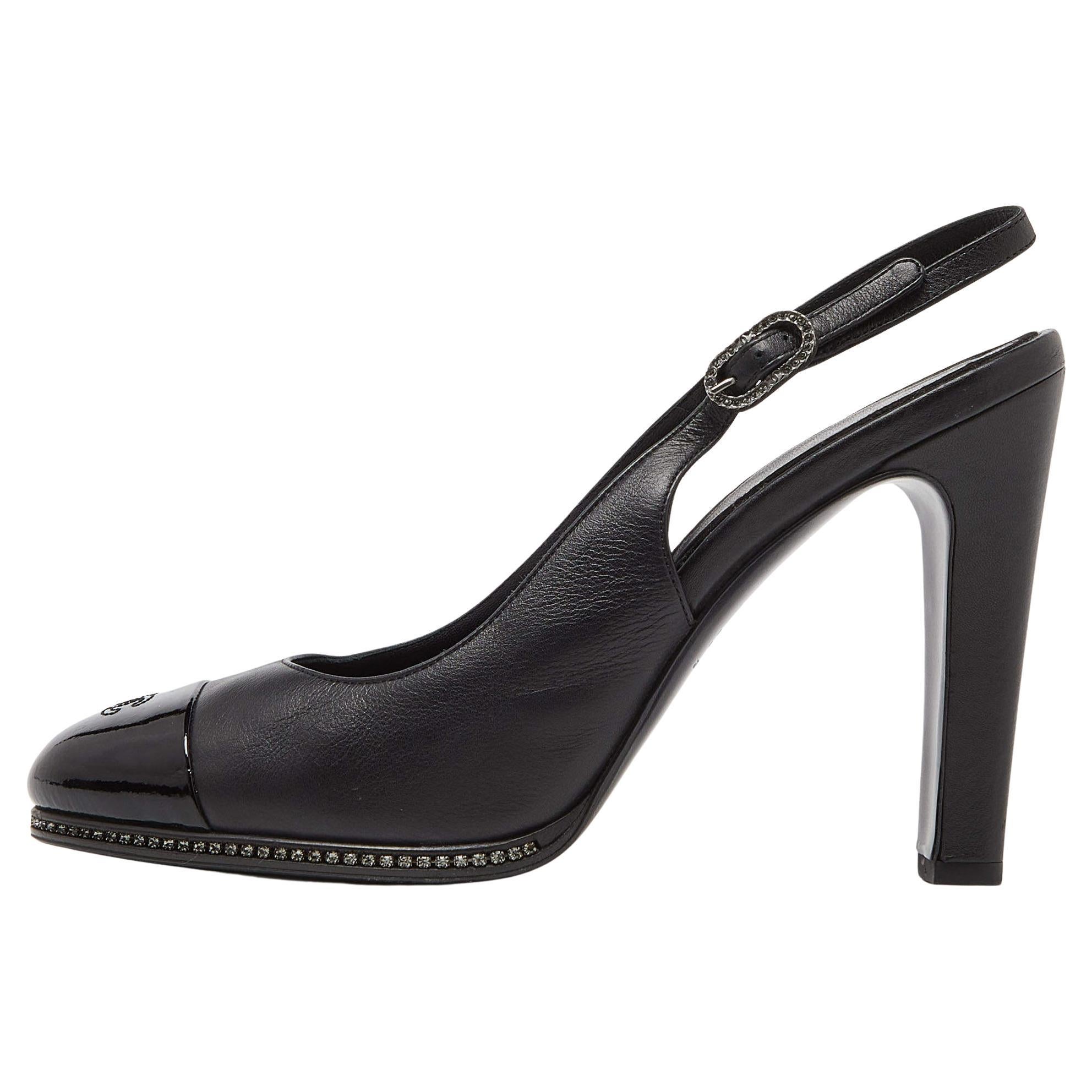 Chanel Black Patent and Leather CC Cap Toe Slingback Pumps Size 38.5 For Sale
