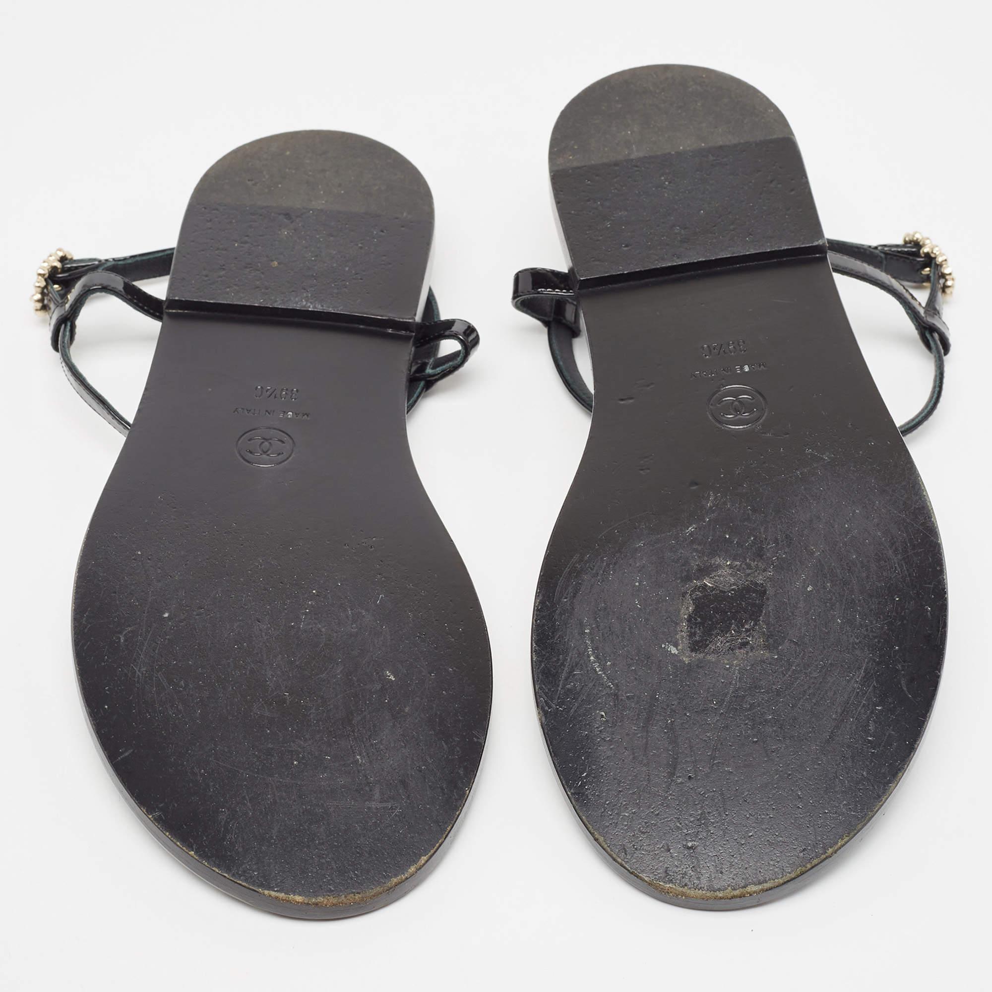 Chanel Black Patent and Leather CC Pearl Embellished Flat Thong Sandals Size 39. 2