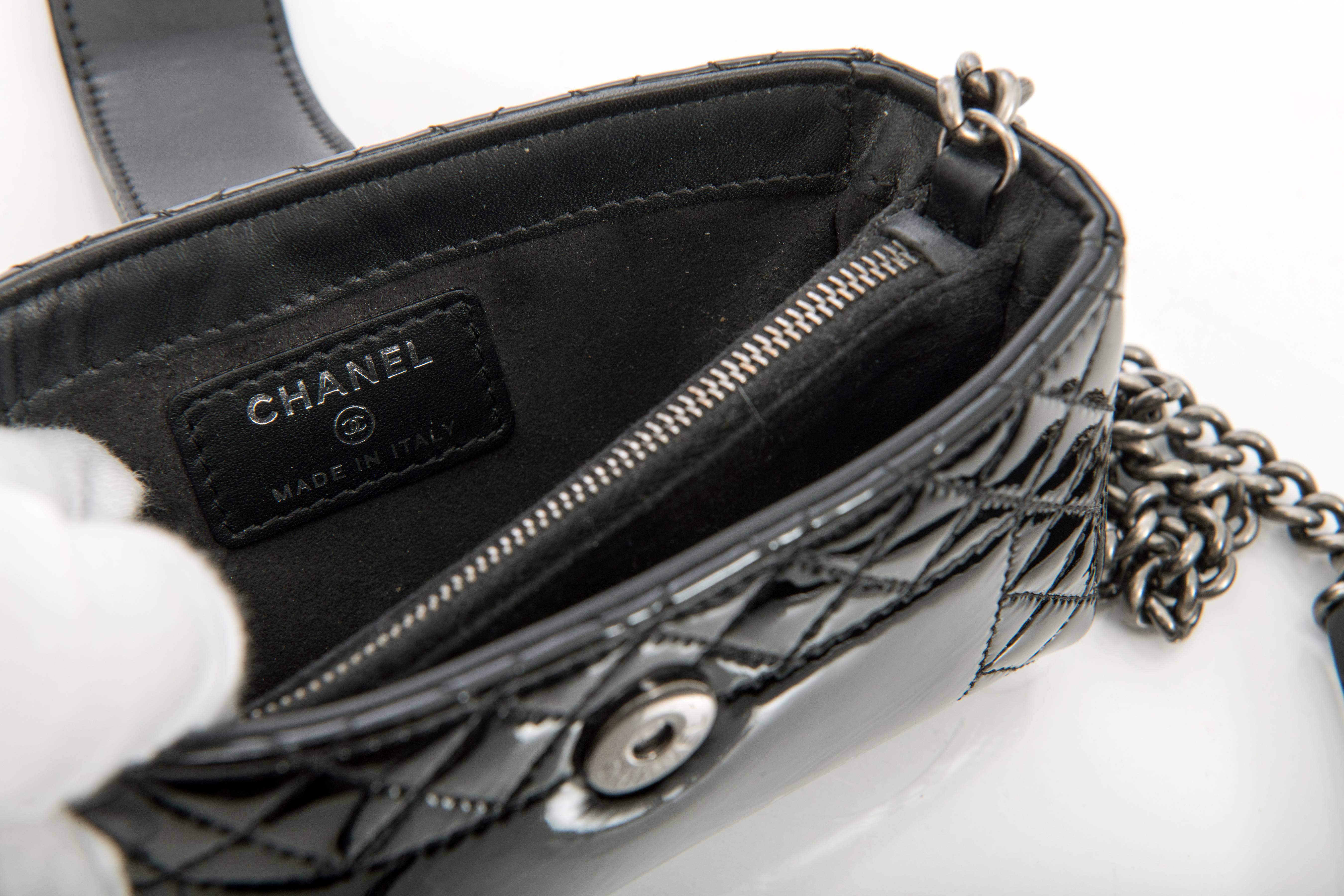 chanel mini pochette
