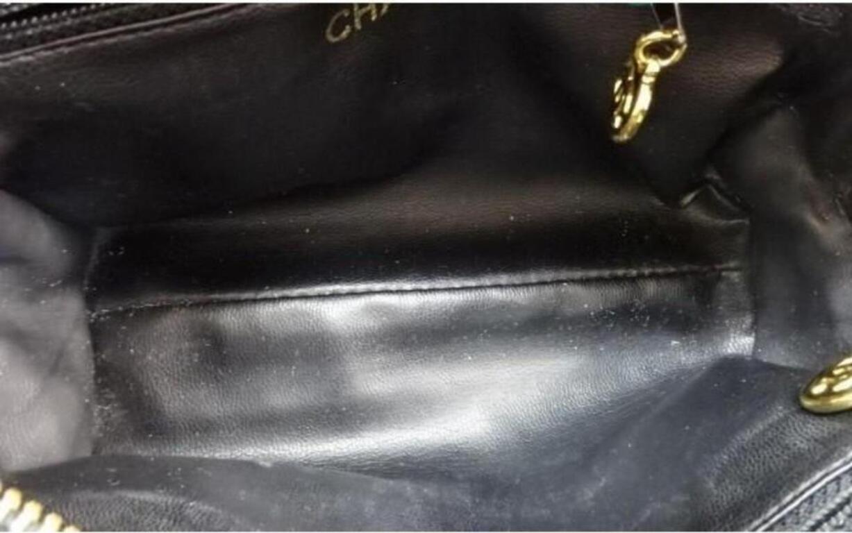 Chanel Black Patent CC Cosmetic Case Make Up Pouch 861943 In Good Condition In Dix hills, NY