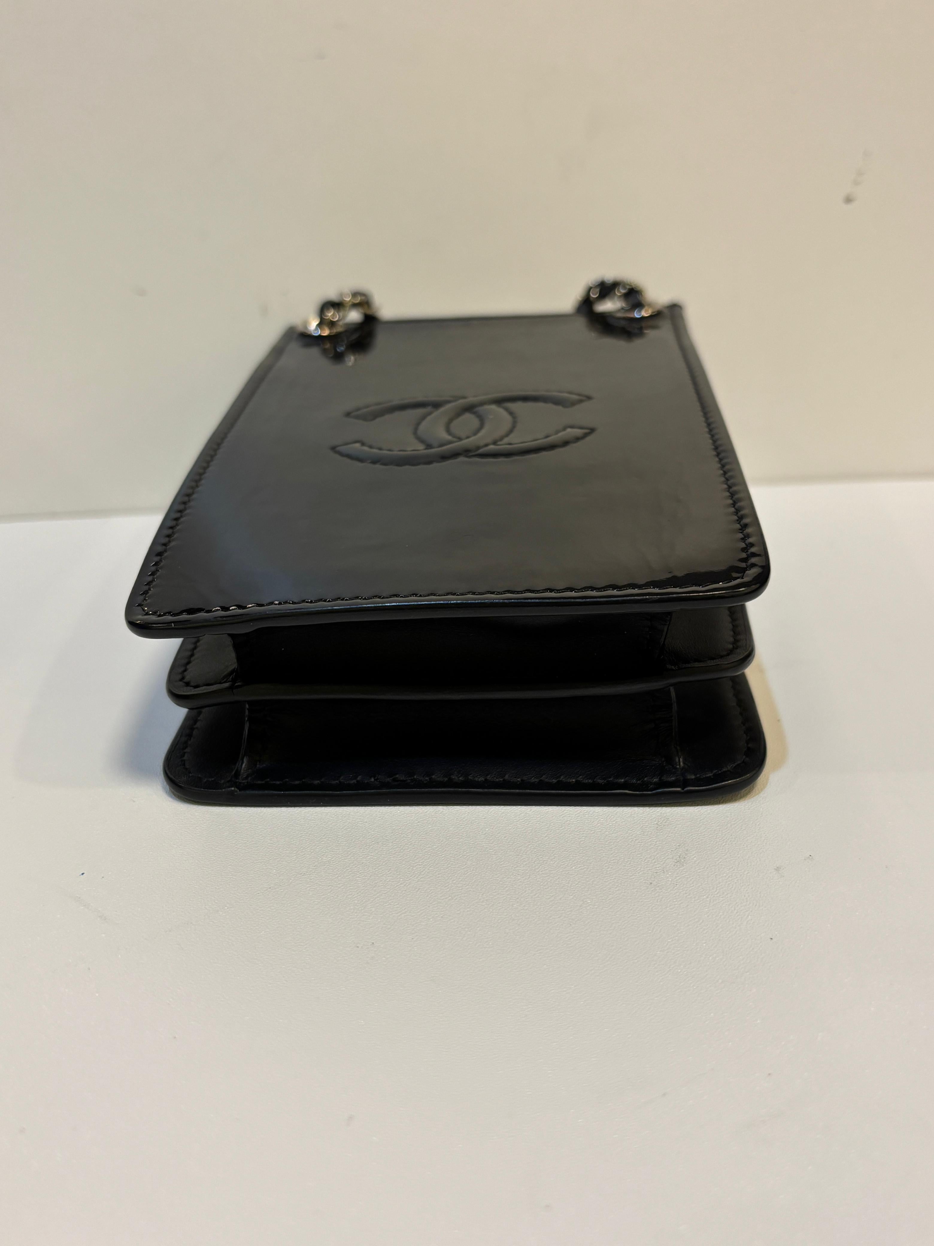Chanel Black Patent CC Mini Phone Holder Crossbody Bag im Angebot 5
