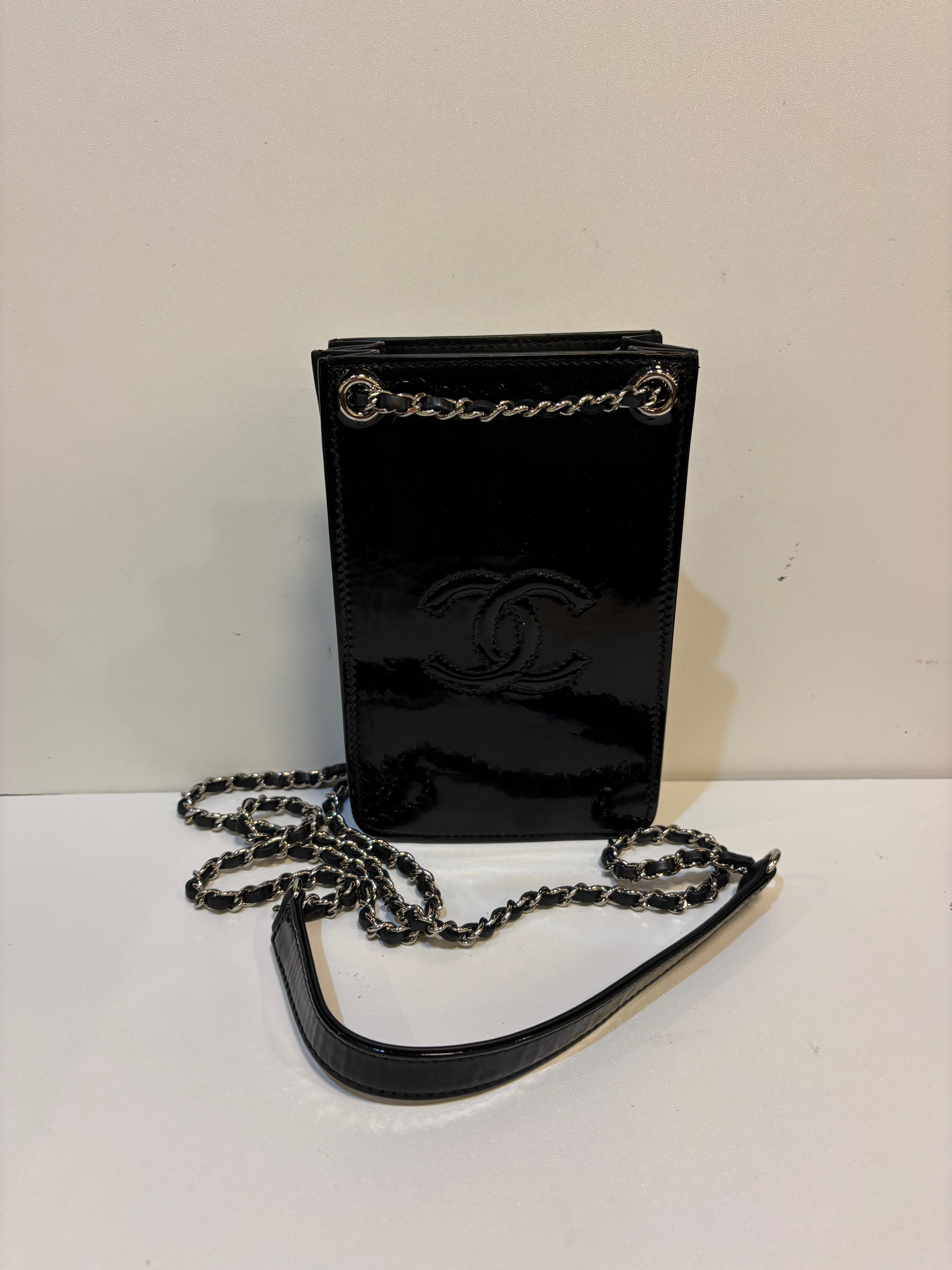 Chanel Black Patent CC Mini Phone Holder Crossbody Bag im Angebot 7