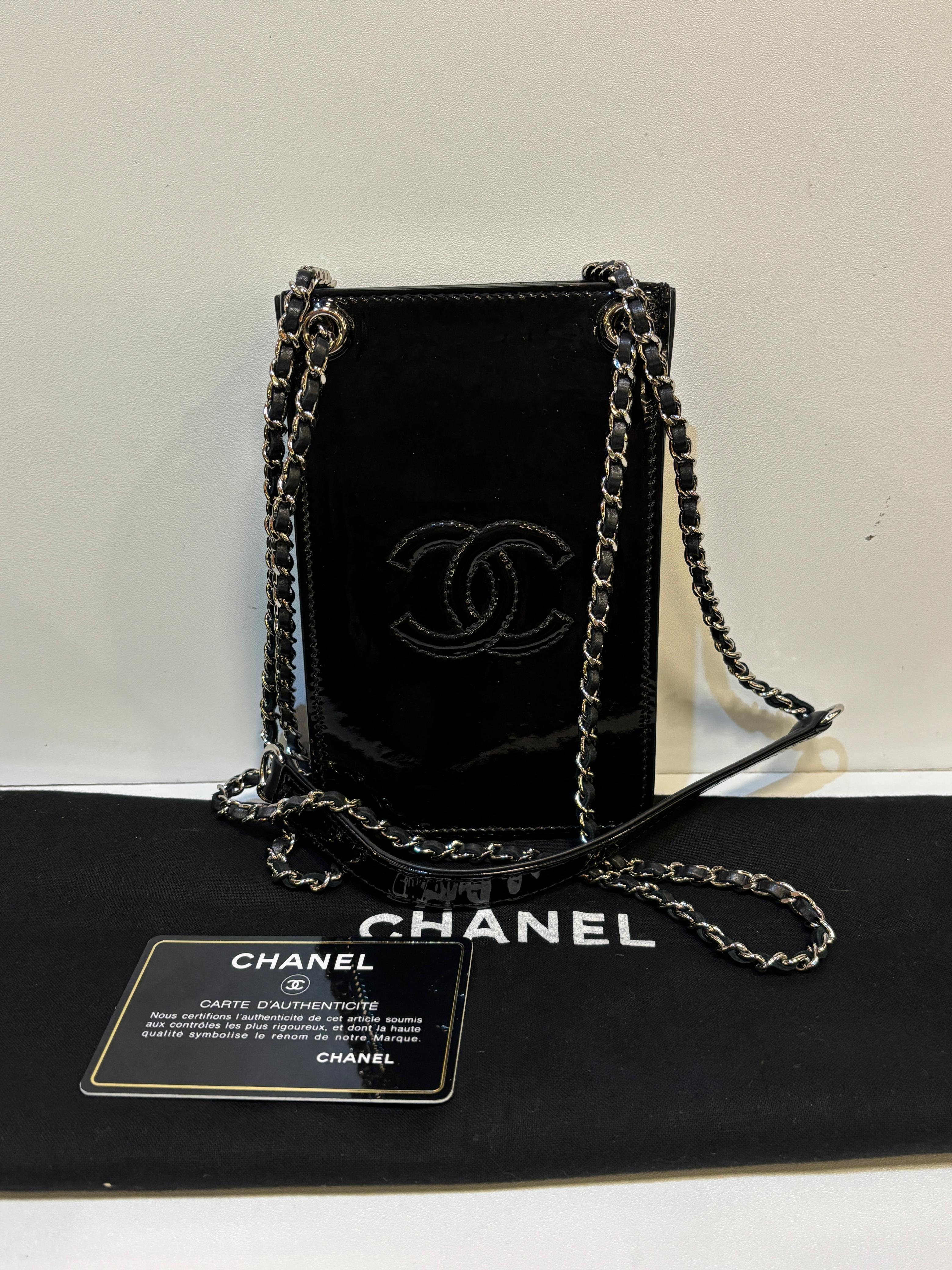 Chanel Black Patent CC Mini Phone Holder Crossbody Bag im Angebot 2