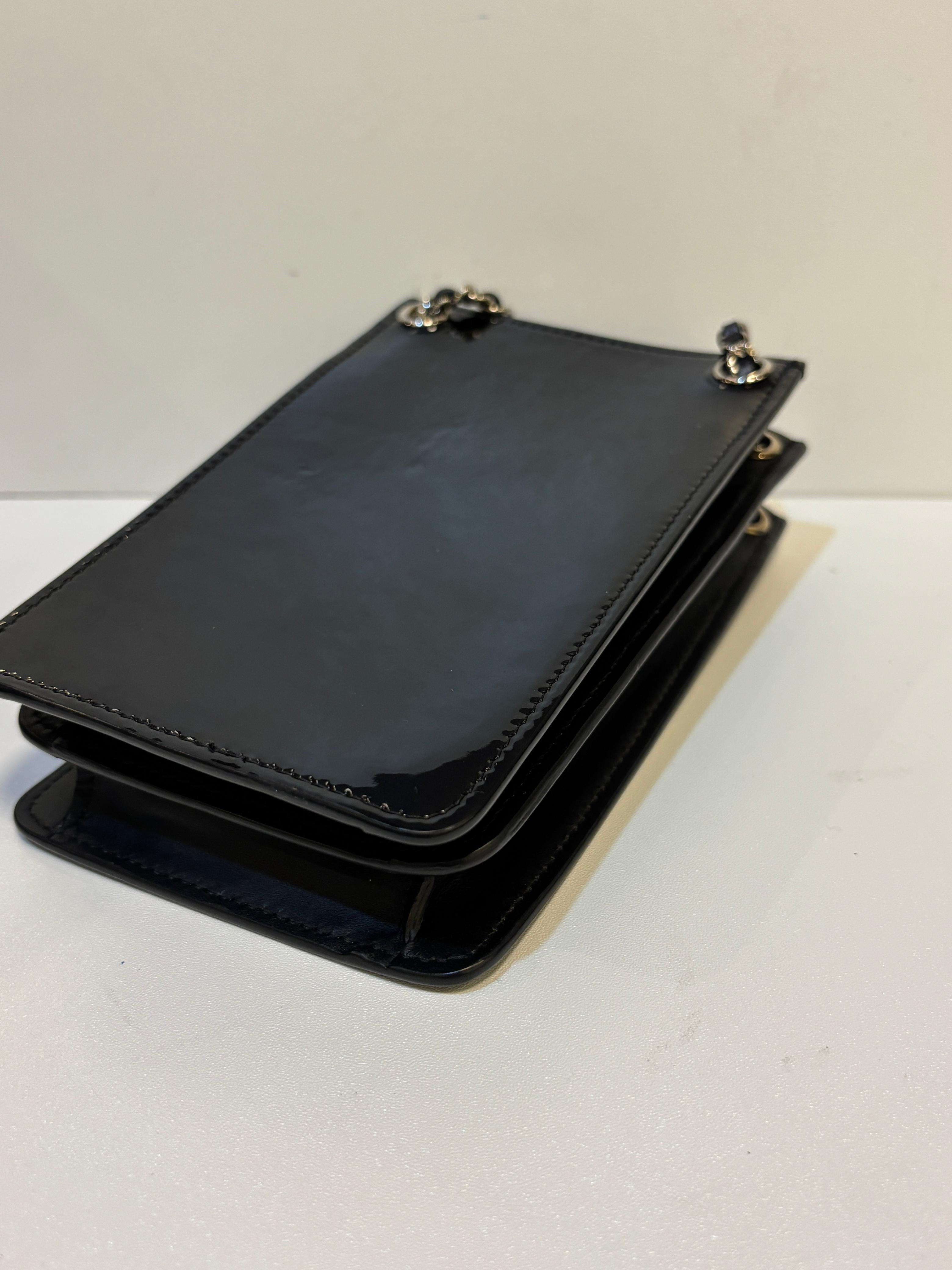 Chanel Black Patent CC Mini Phone Holder Crossbody Bag im Angebot 3