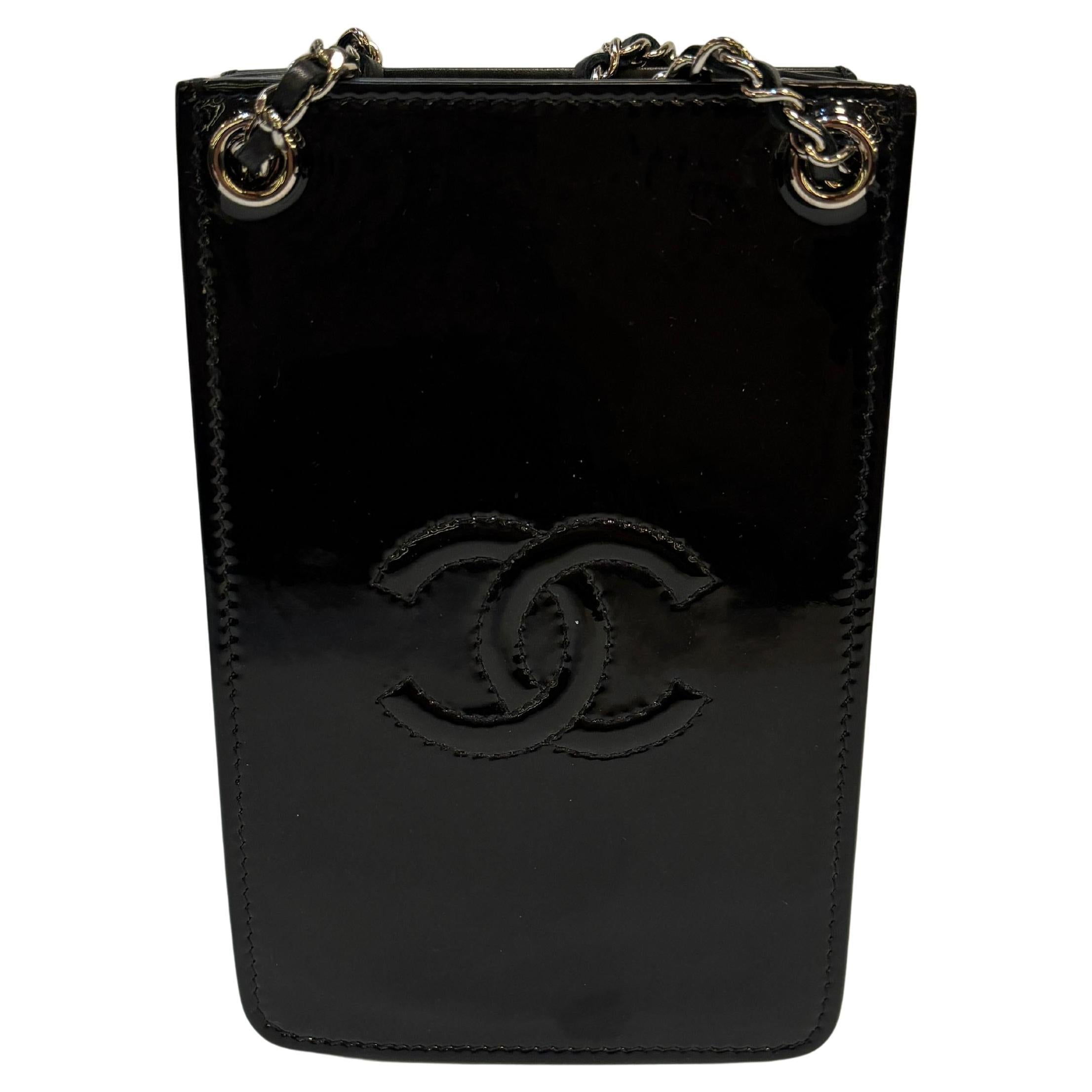 Chanel Black Patent CC Mini Phone Holder Crossbody Bag im Angebot