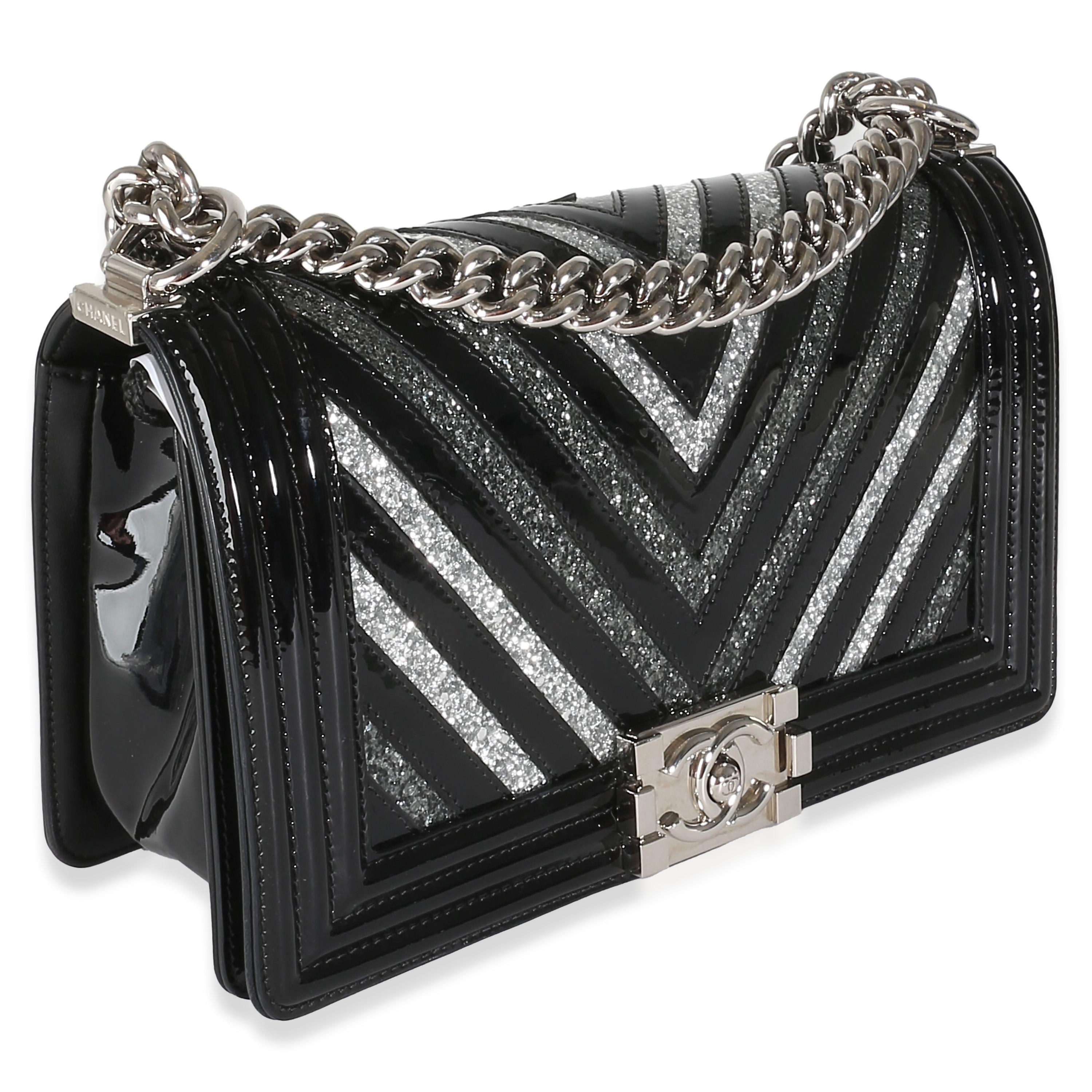 Chanel Negro Charol Chevron Purpurina PVC Viejo Bolso Mediano Niño en Excelente estado para la venta en New York, NY