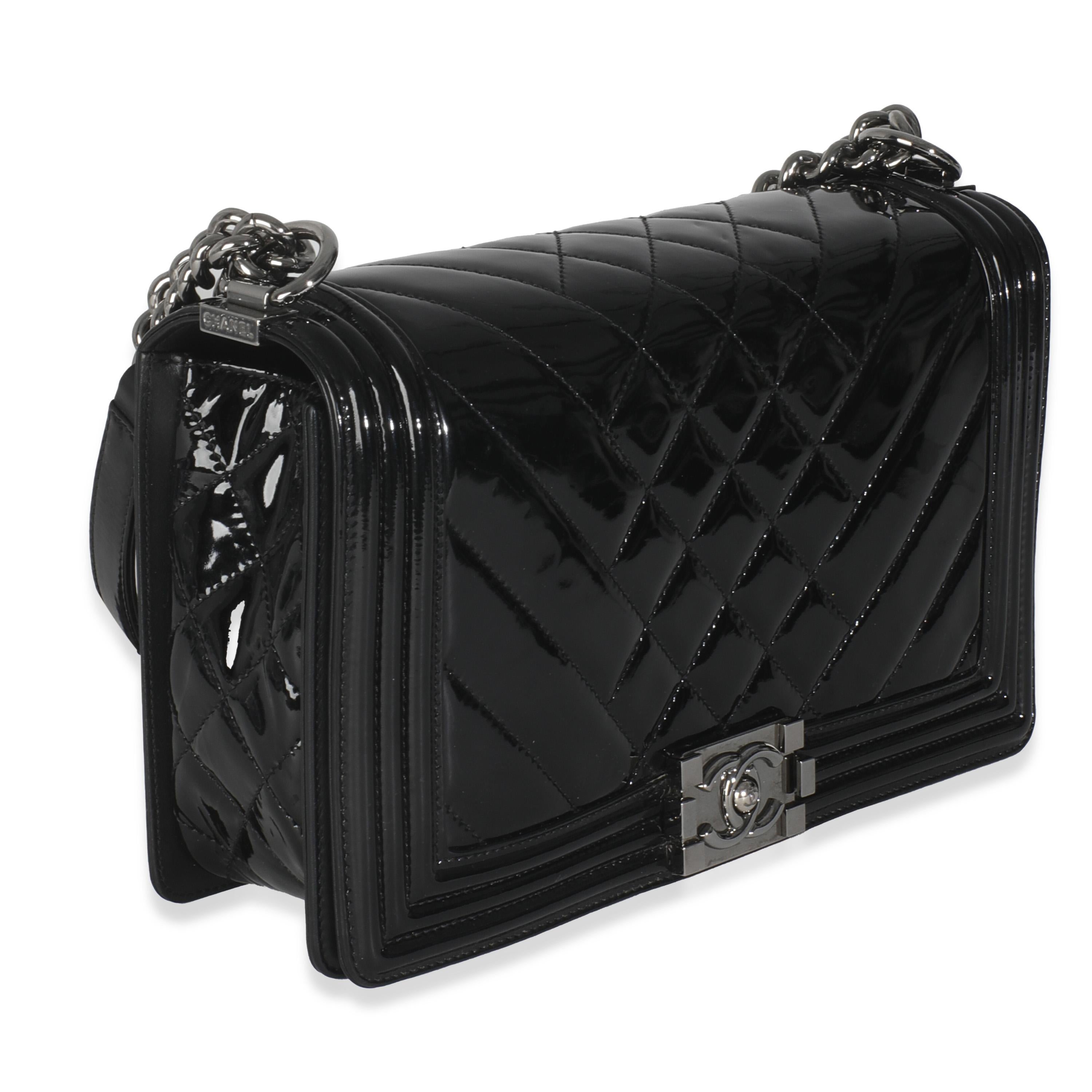 Chanel Black Patent Chevron Old Medium Boy Bag In Excellent Condition For Sale In New York, NY