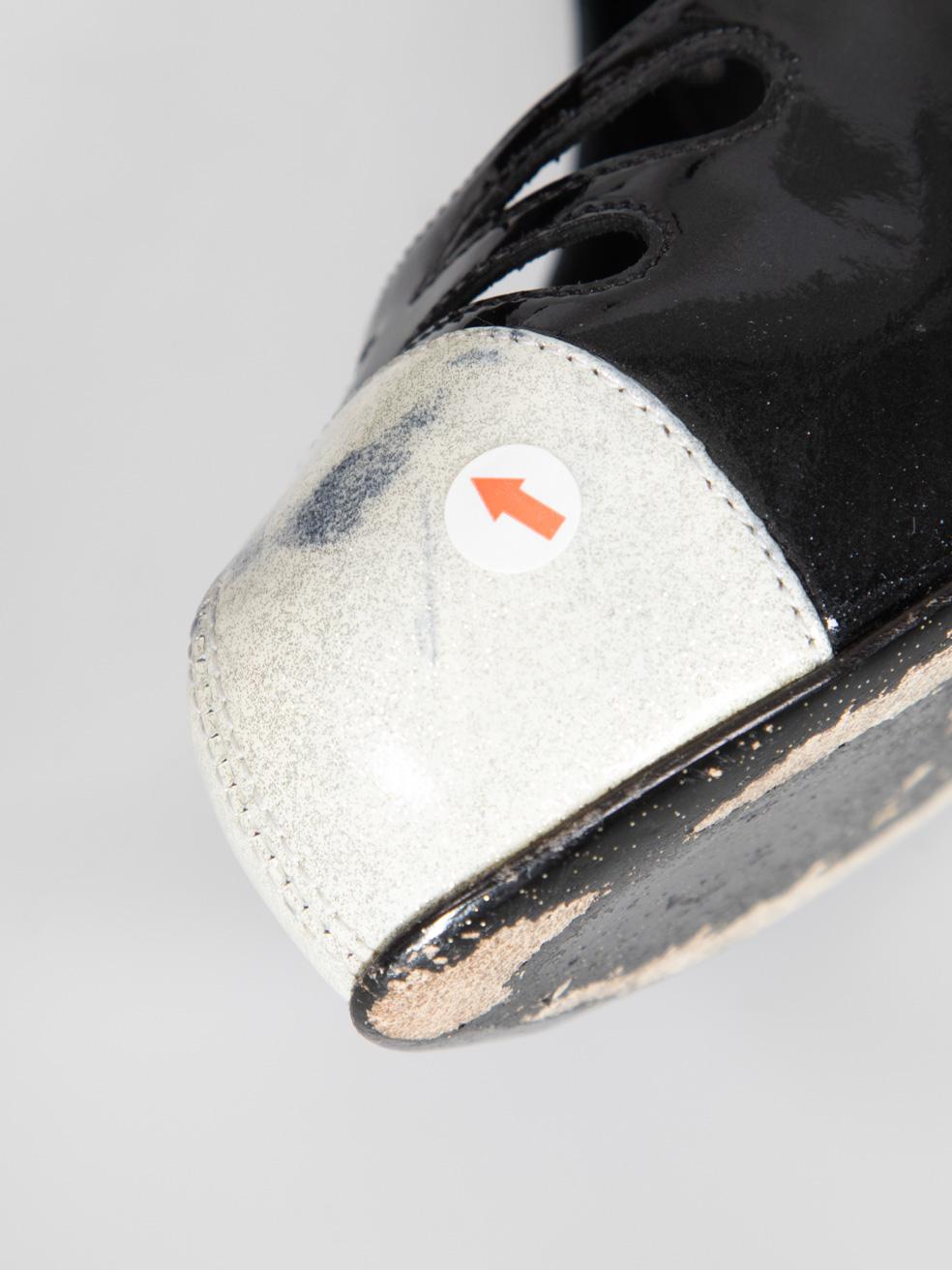 Chanel, talons à pointe en paillettes vernies noires, taille IT 39 en vente 4
