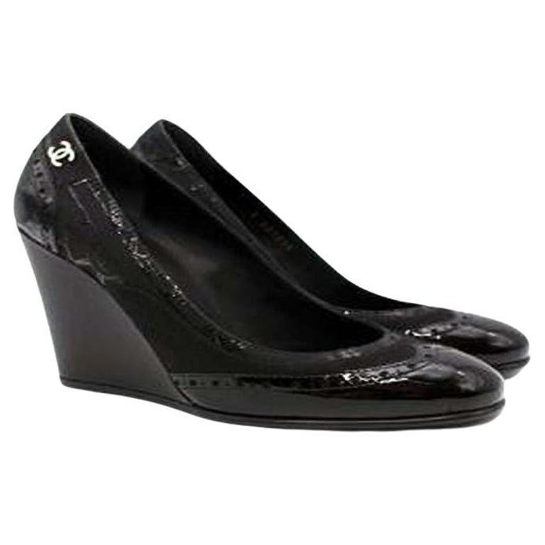 Chanel Black Patent and Grosgrain Wedge Heeled Pumps For Sale at