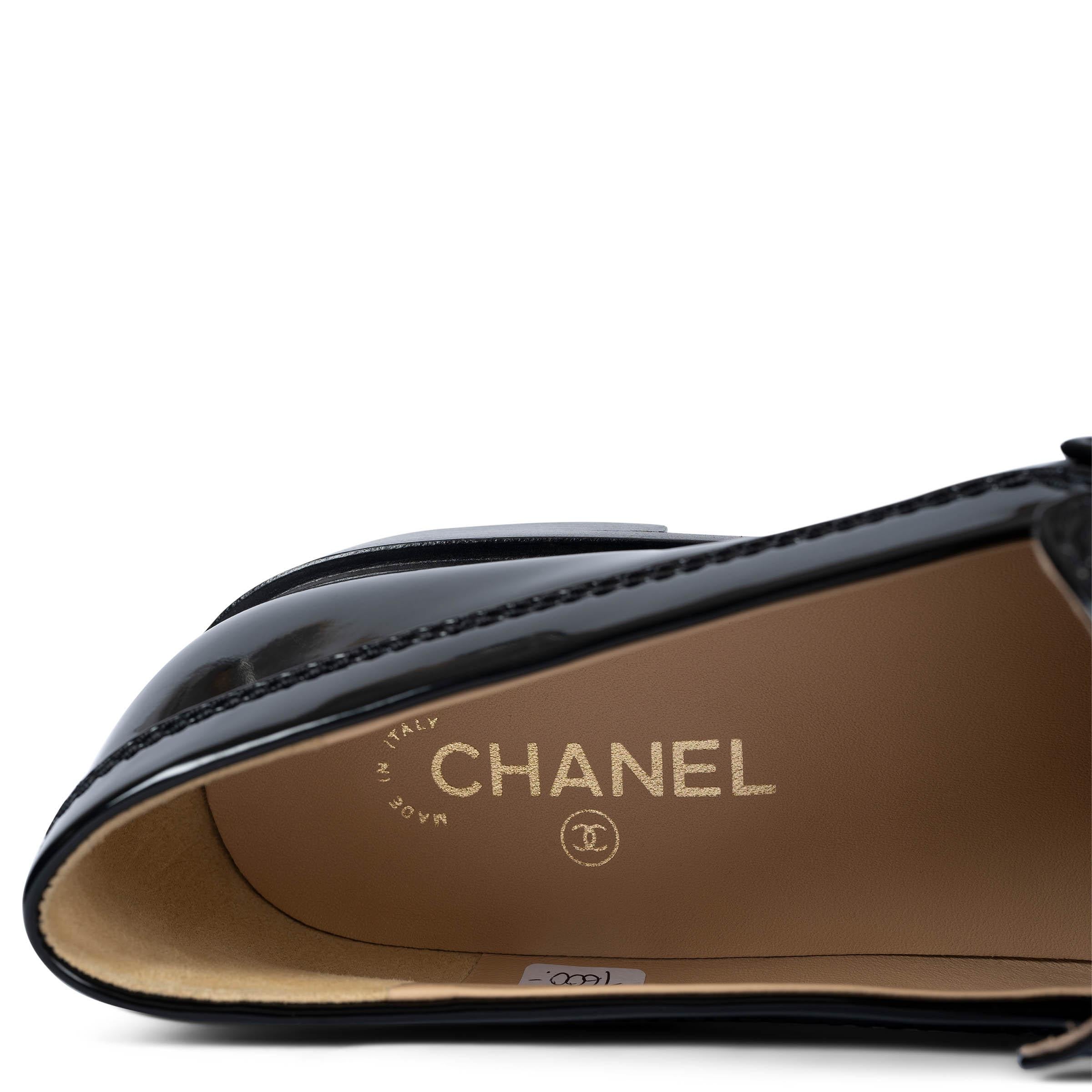 CHANEL cuir verni noir 22C DUBAI PENNY Mocassins Chaussures 42 fit 41 en vente 2