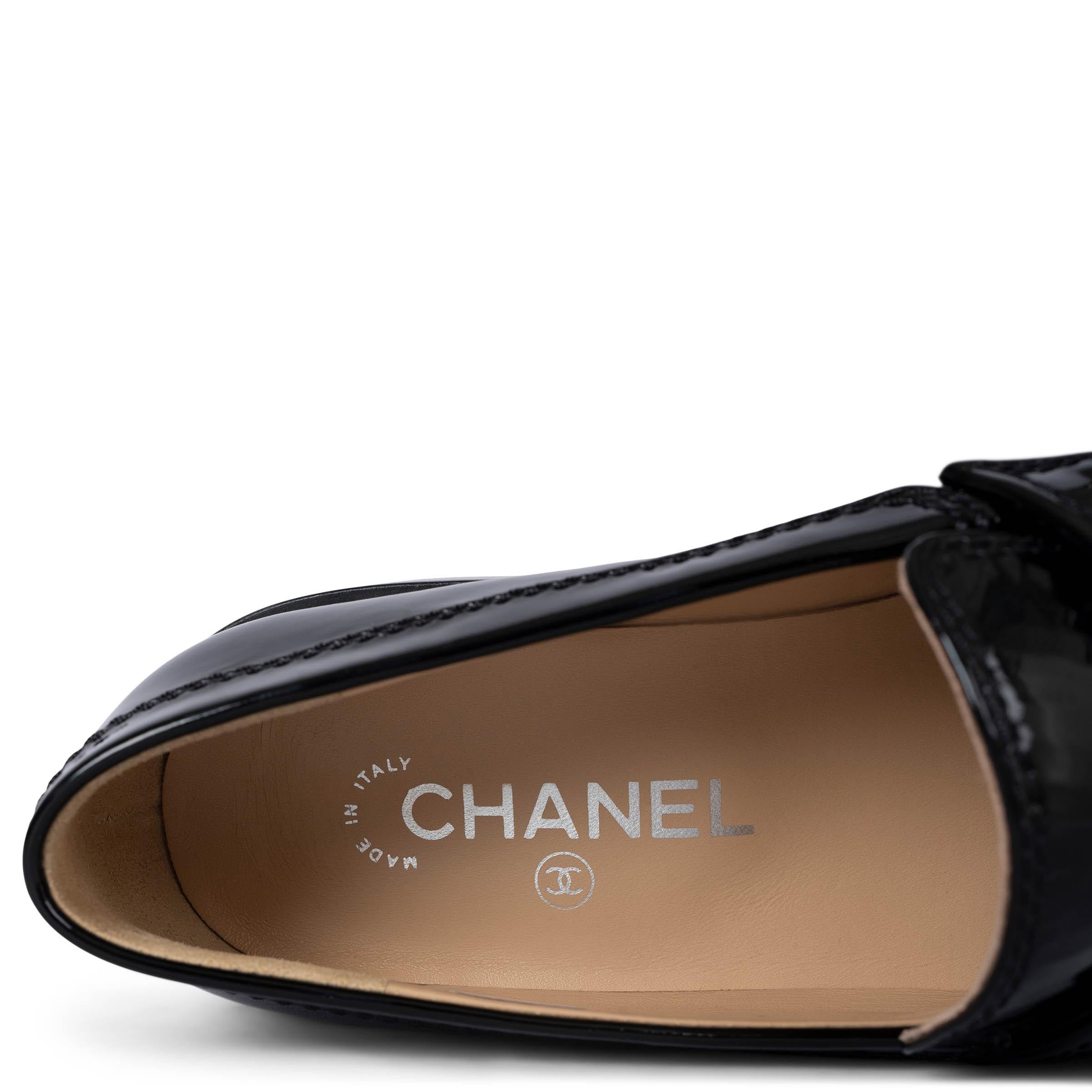 CHANEL black patent leather 23A DAKAR LOGO PENNY Loafers Shoes 38.5 For Sale 3