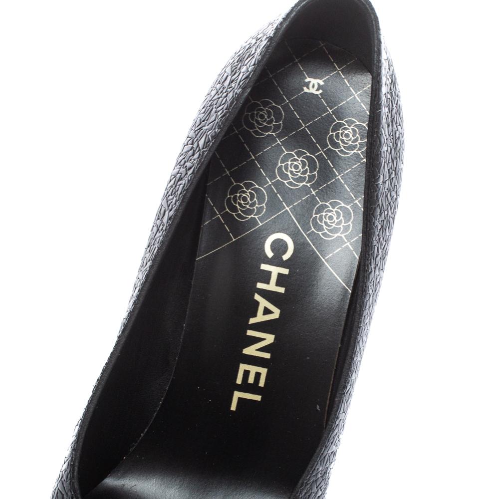 Women's Chanel Black Patent Leather And Cap Toe Pearl Block Heel Pump  Size 39.5