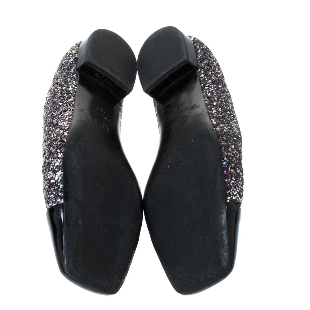 Chanel Black Patent Leather and Glitters Smoking Slippers Size 41.5 In Good Condition In Dubai, Al Qouz 2