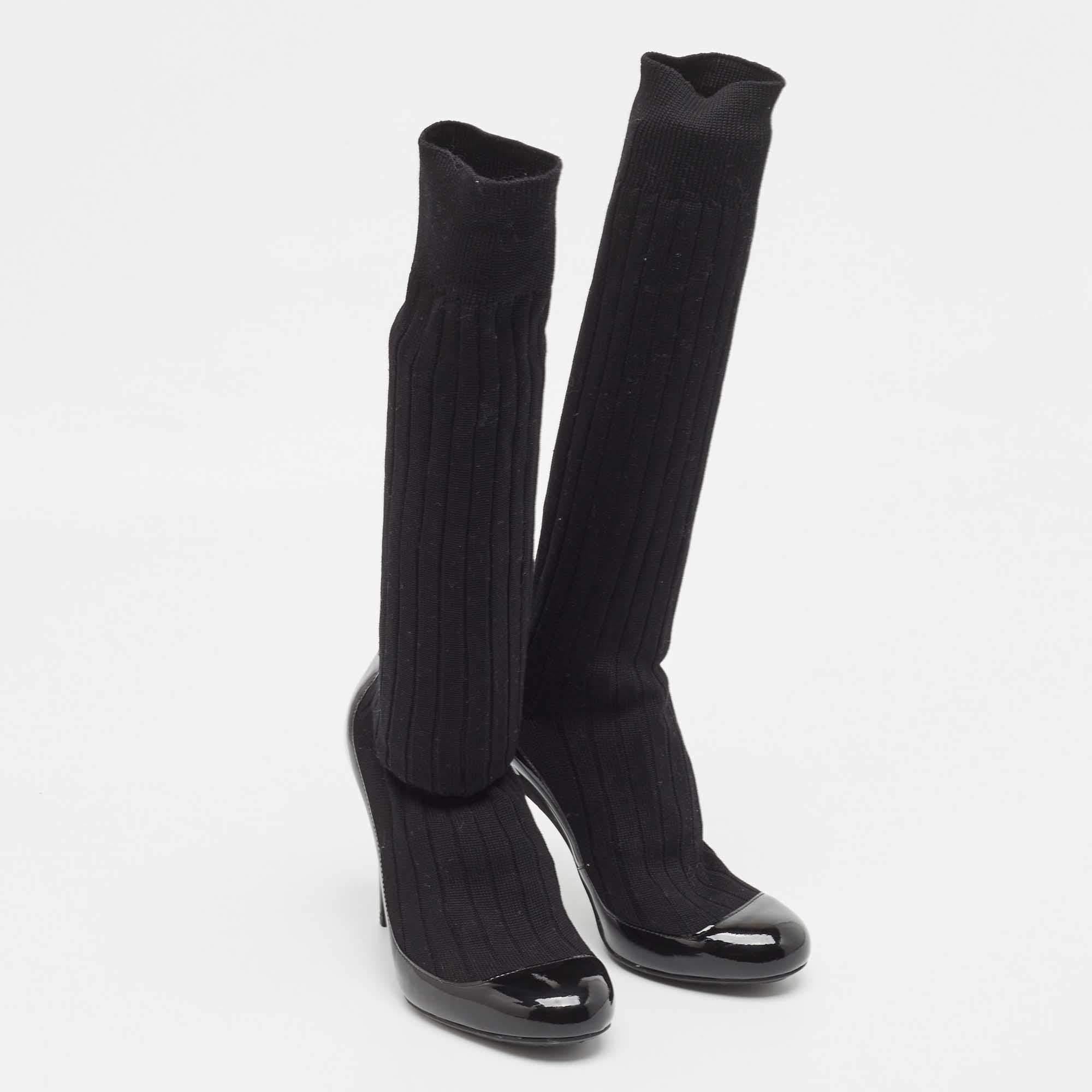 Chanel Schwarze Sock Pumps aus Lackleder und Strickstoff Größe 35 im Zustand „Gut“ im Angebot in Dubai, Al Qouz 2