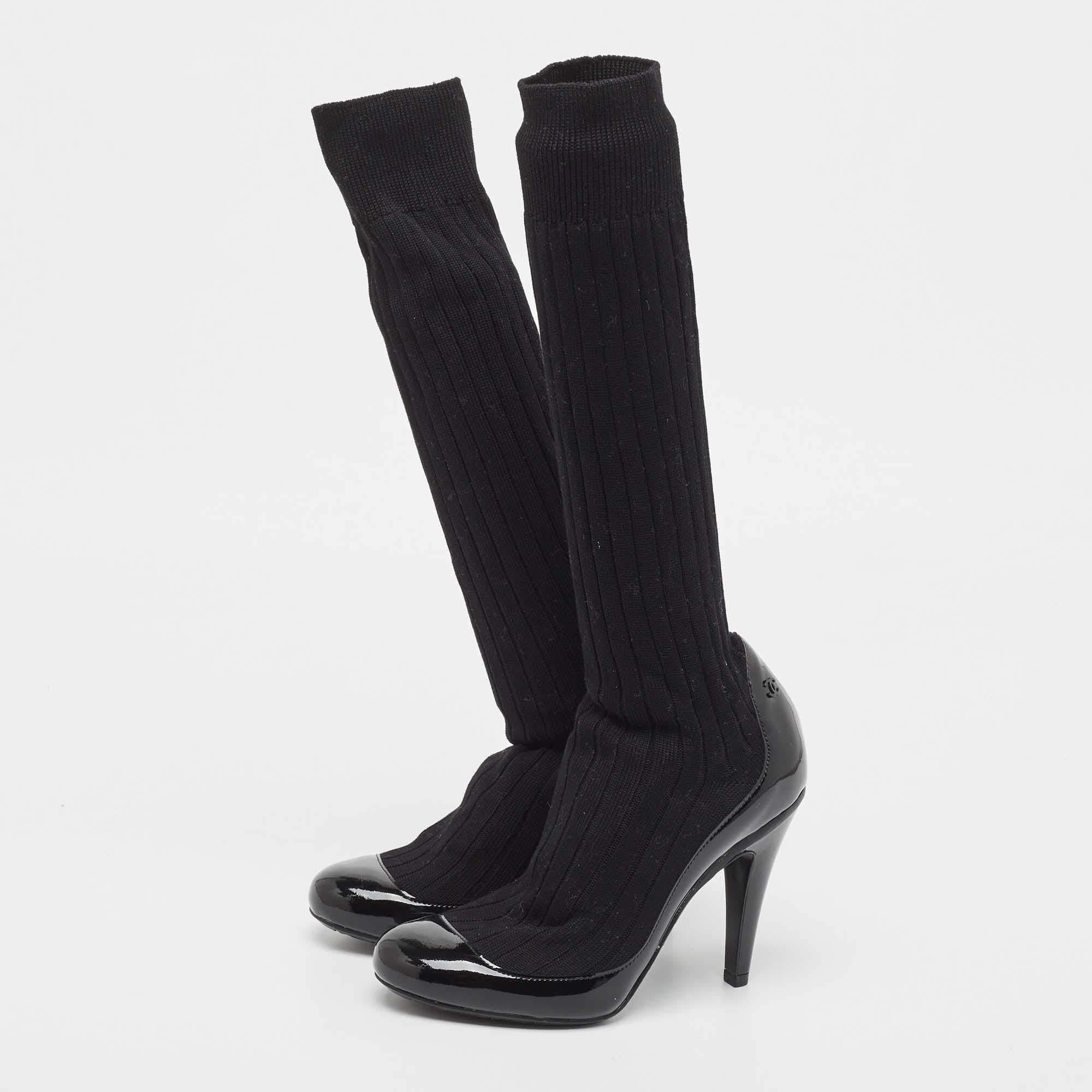 Chanel Schwarze Sock Pumps aus Lackleder und Strickstoff Größe 35 Damen im Angebot