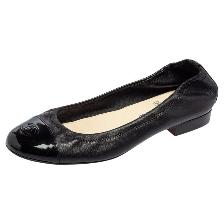 CHANEL CC Leather Cap Toe Ballet Flats White Black main image 0