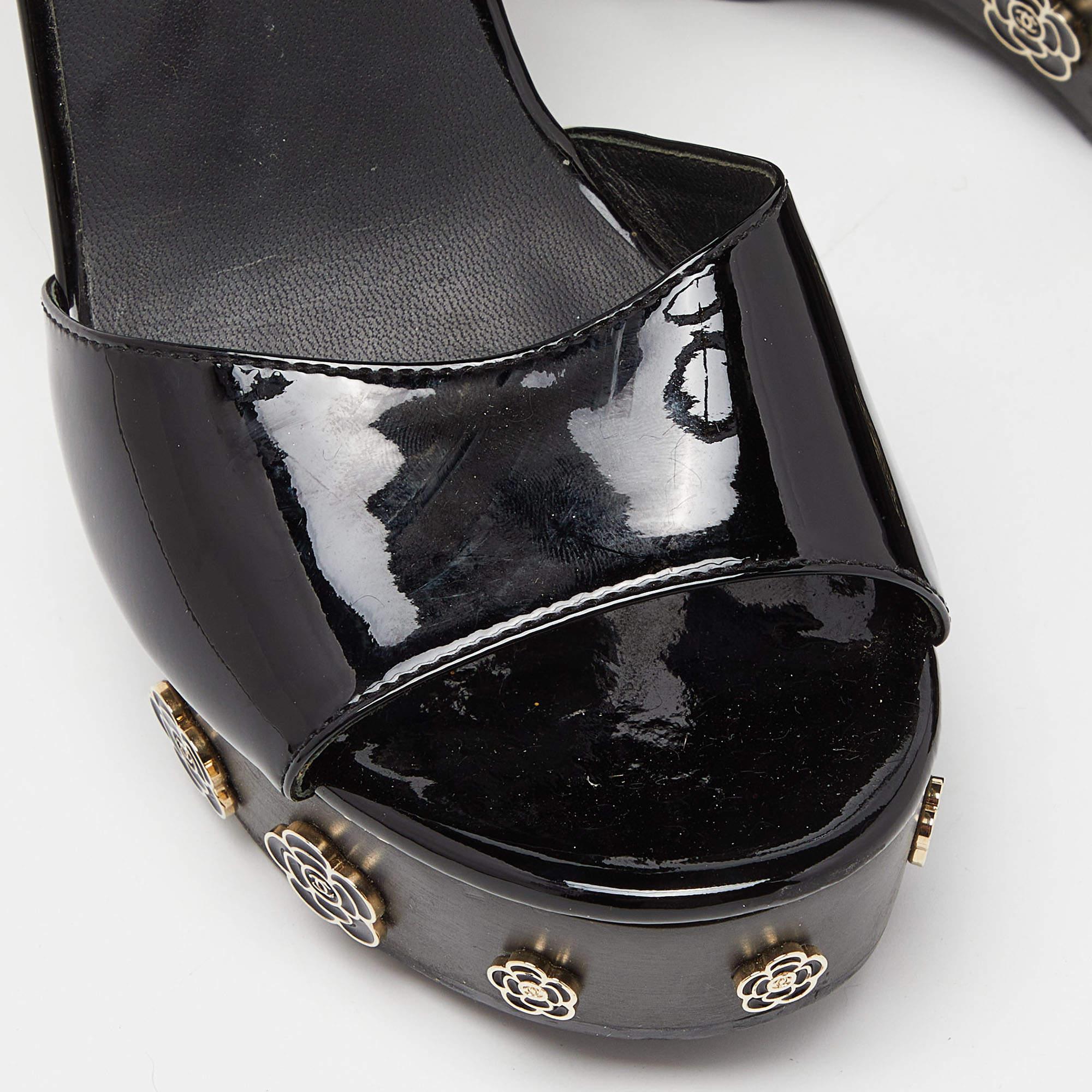 Chanel Black Patent Leather Camellia Embellished Open Toe Wedge Sandals Size 36 In Good Condition In Dubai, Al Qouz 2