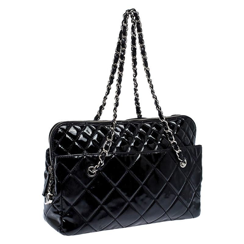 Chanel bags are coveted around the world for their timeless design. This bag is no different. Crafted from glossy patent leather, it comes in a lovely shade of black. It has a structured silhouette, signature quilt pattern top zip closure that opens