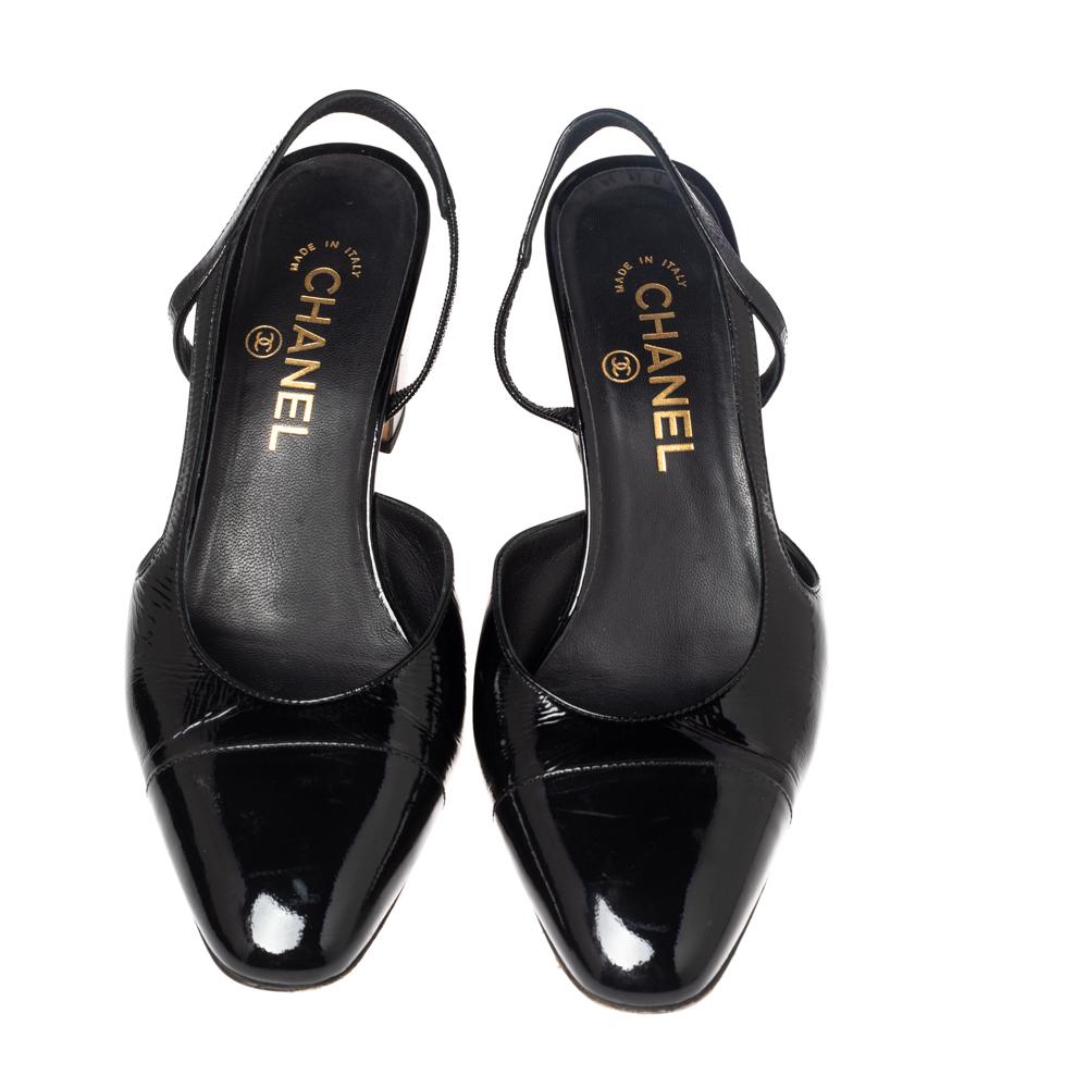 Chanel Black Patent Leather Cap Toe Slingback Sandals Size 38.5 In Good Condition In Dubai, Al Qouz 2