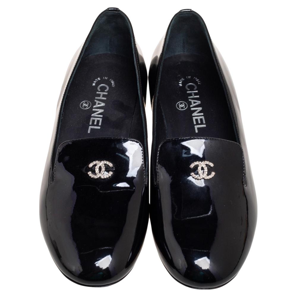 Women's Chanel Black Patent Leather CC Faux Pearl Loafers Size 38