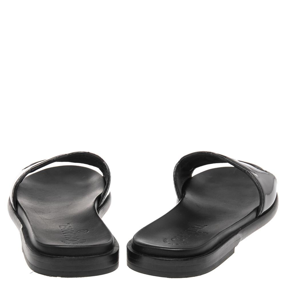 Women's Chanel Black Patent Leather CC Flat Slides Size 38.5