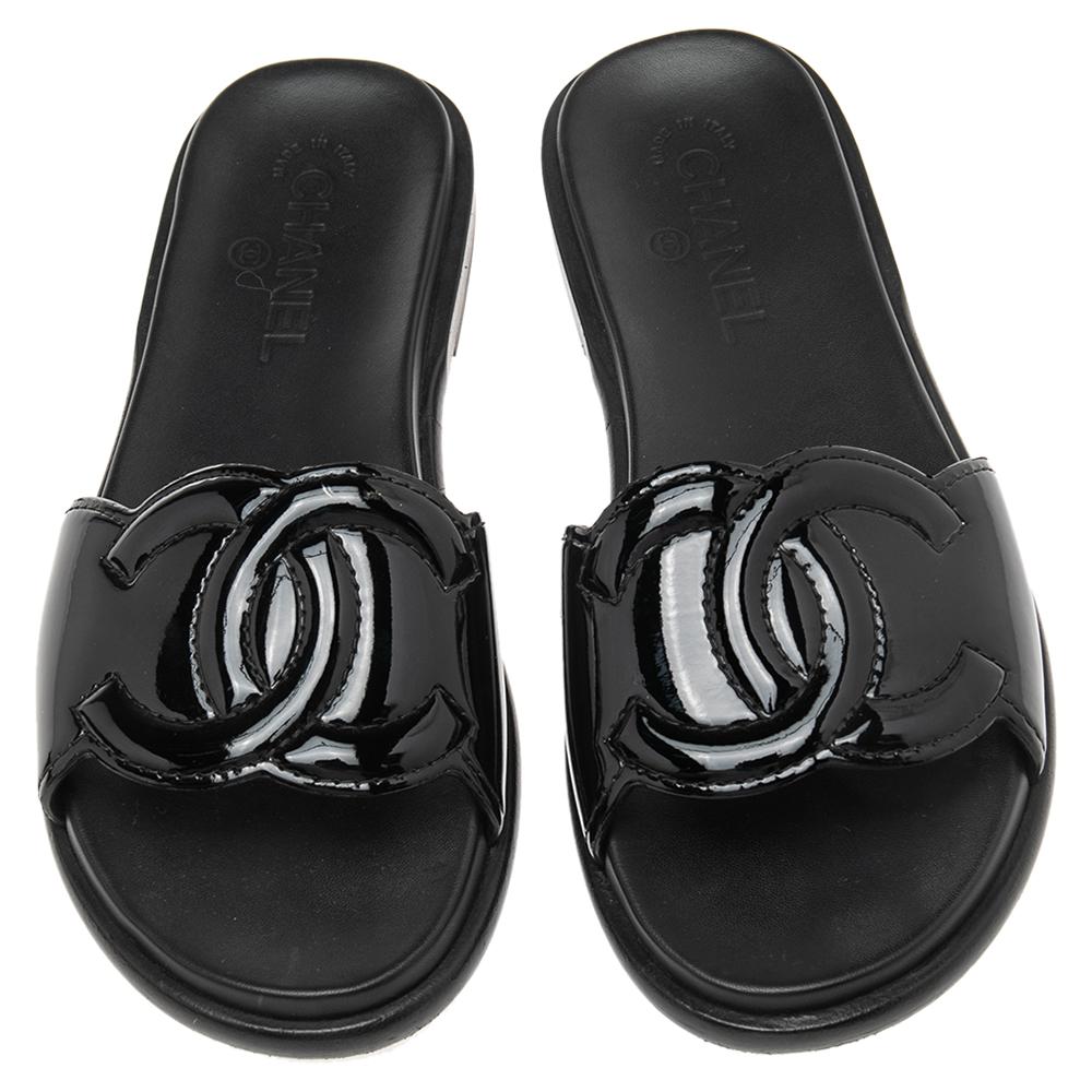 Chanel Black Patent Leather CC Flat Slides Size 38.5 2