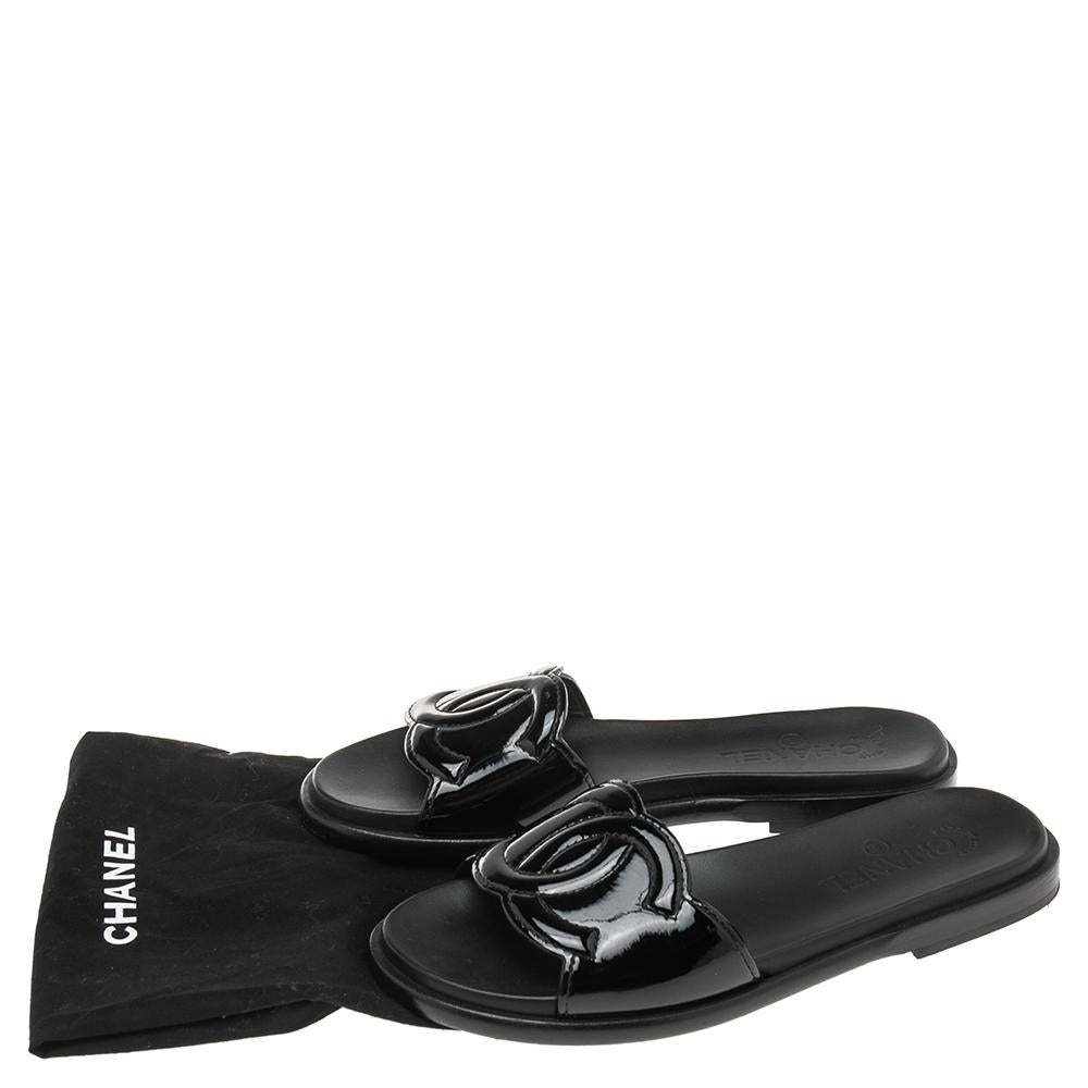 Chanel Black Patent Leather CC Flat Slides Size 38.5 4
