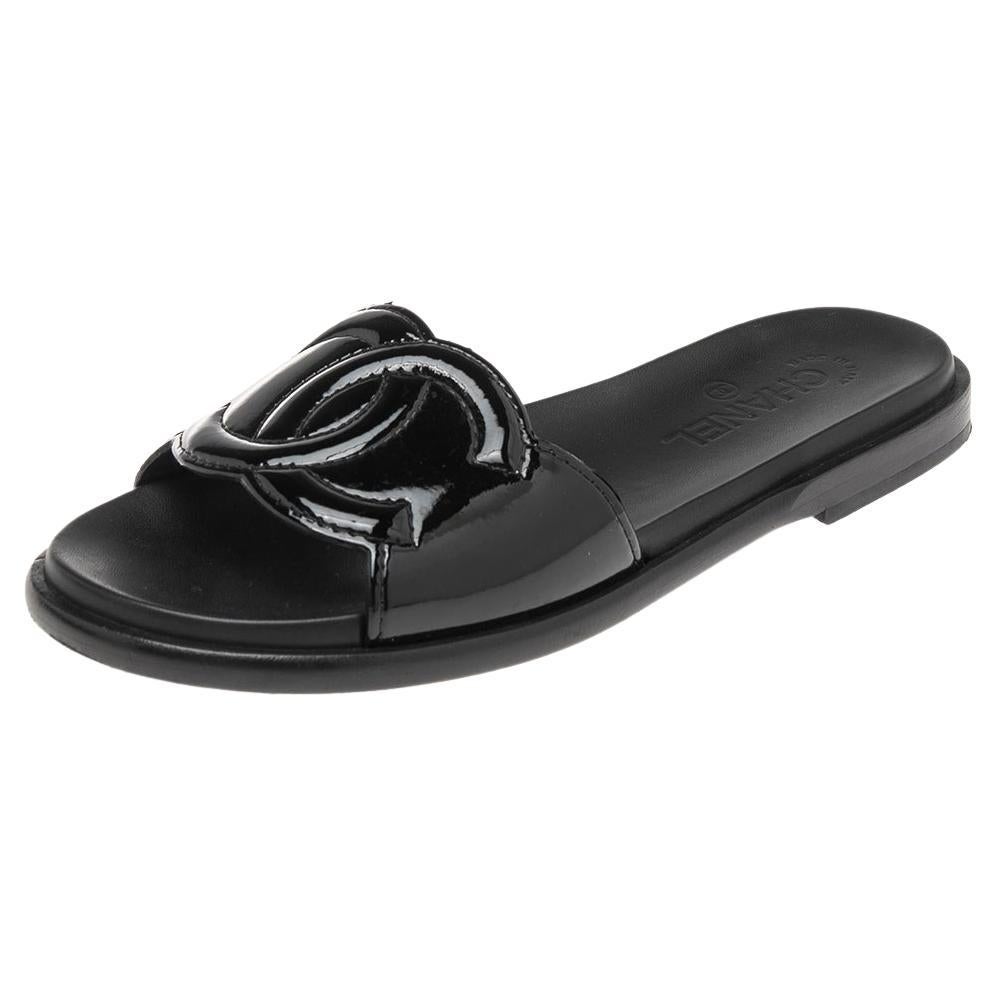 Chanel Black Patent Leather CC Flat Slides Size 38.5 at 1stDibs