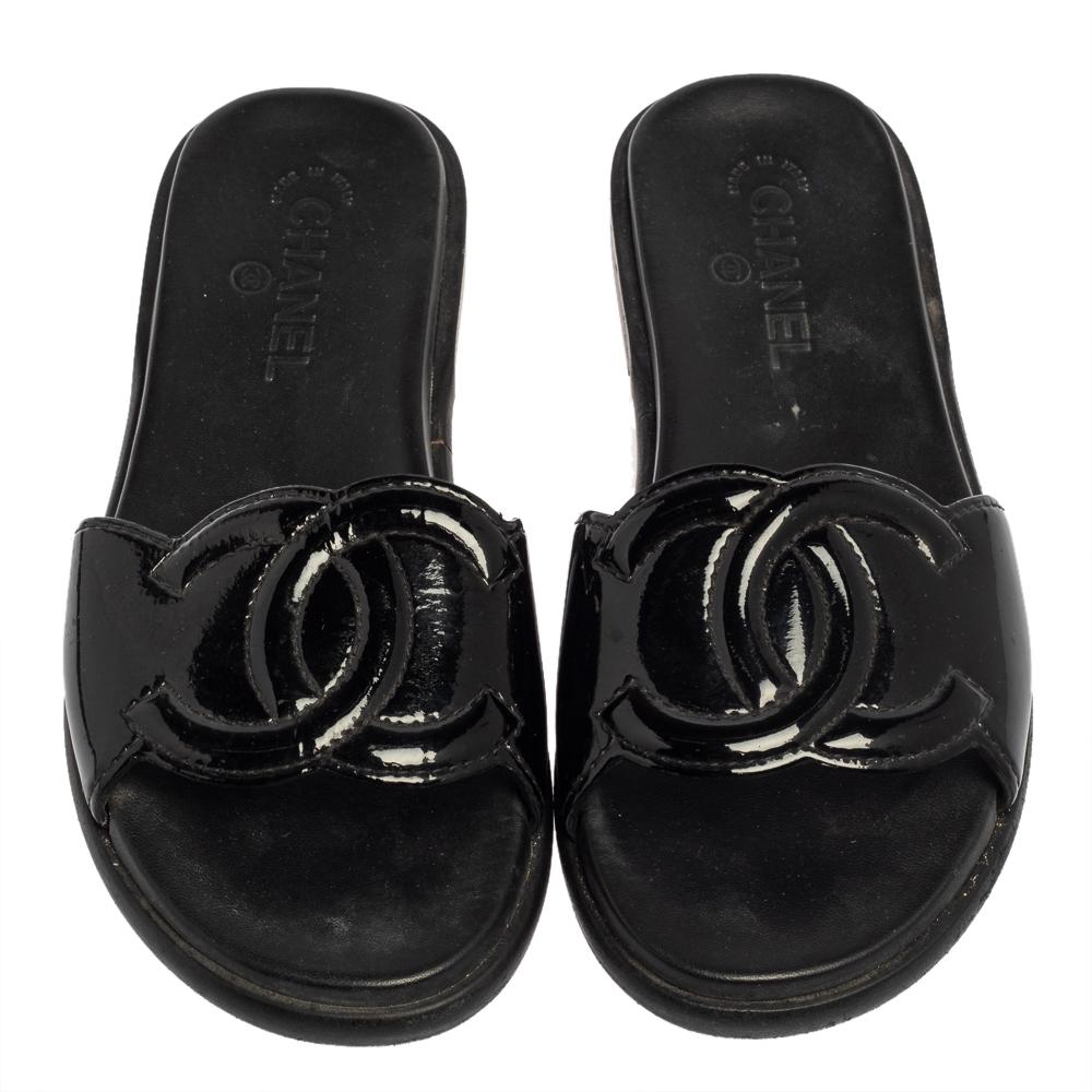 Chanel iconic glossy slides hotsell