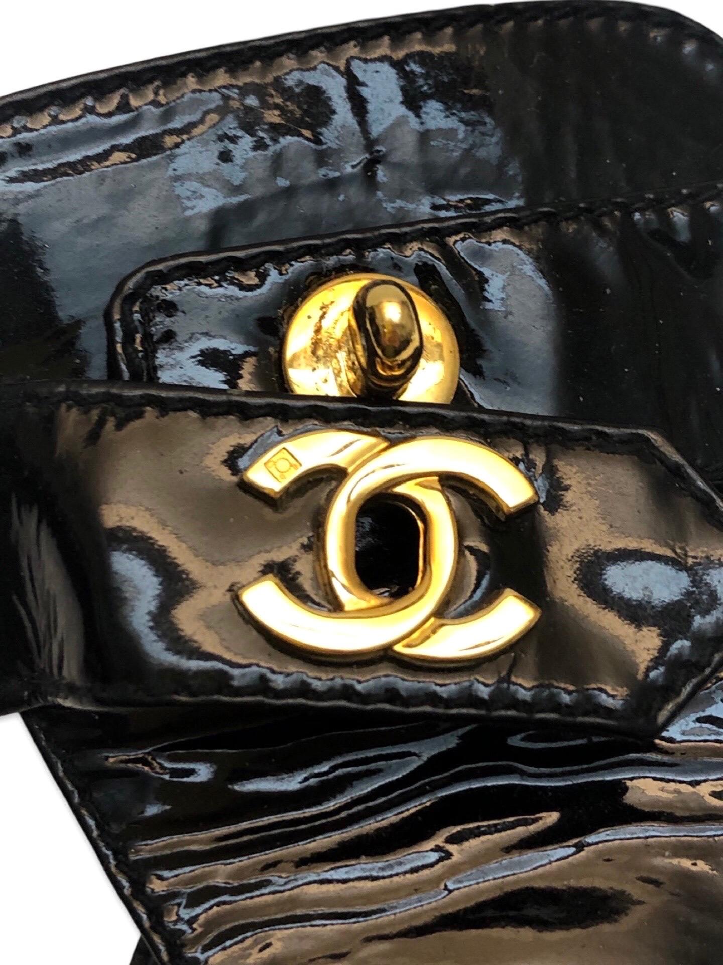 Chanel black patent leather CC gold hardware turn-lock sandals In Good Condition For Sale In Sheung Wan, HK