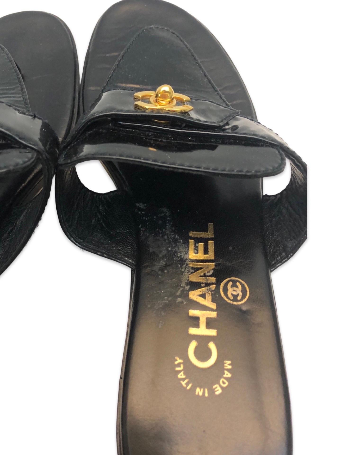 Chanel black patent leather CC gold hardware turn-lock sandals For Sale 2