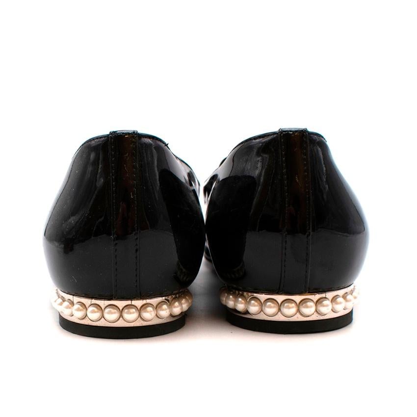 Chanel Schwarz Lackleder CC Loafers mit Perlen - Größe 37 im Zustand „Hervorragend“ in London, GB