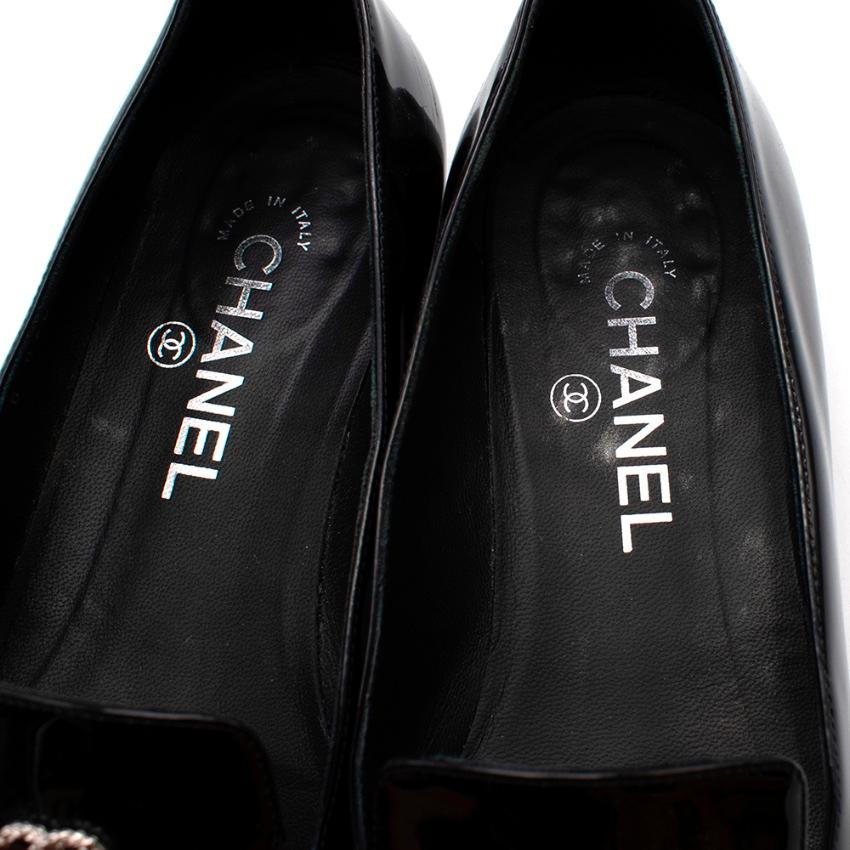 Chanel Schwarz Lackleder CC Loafers mit Perlen - Größe 37 für Damen oder Herren