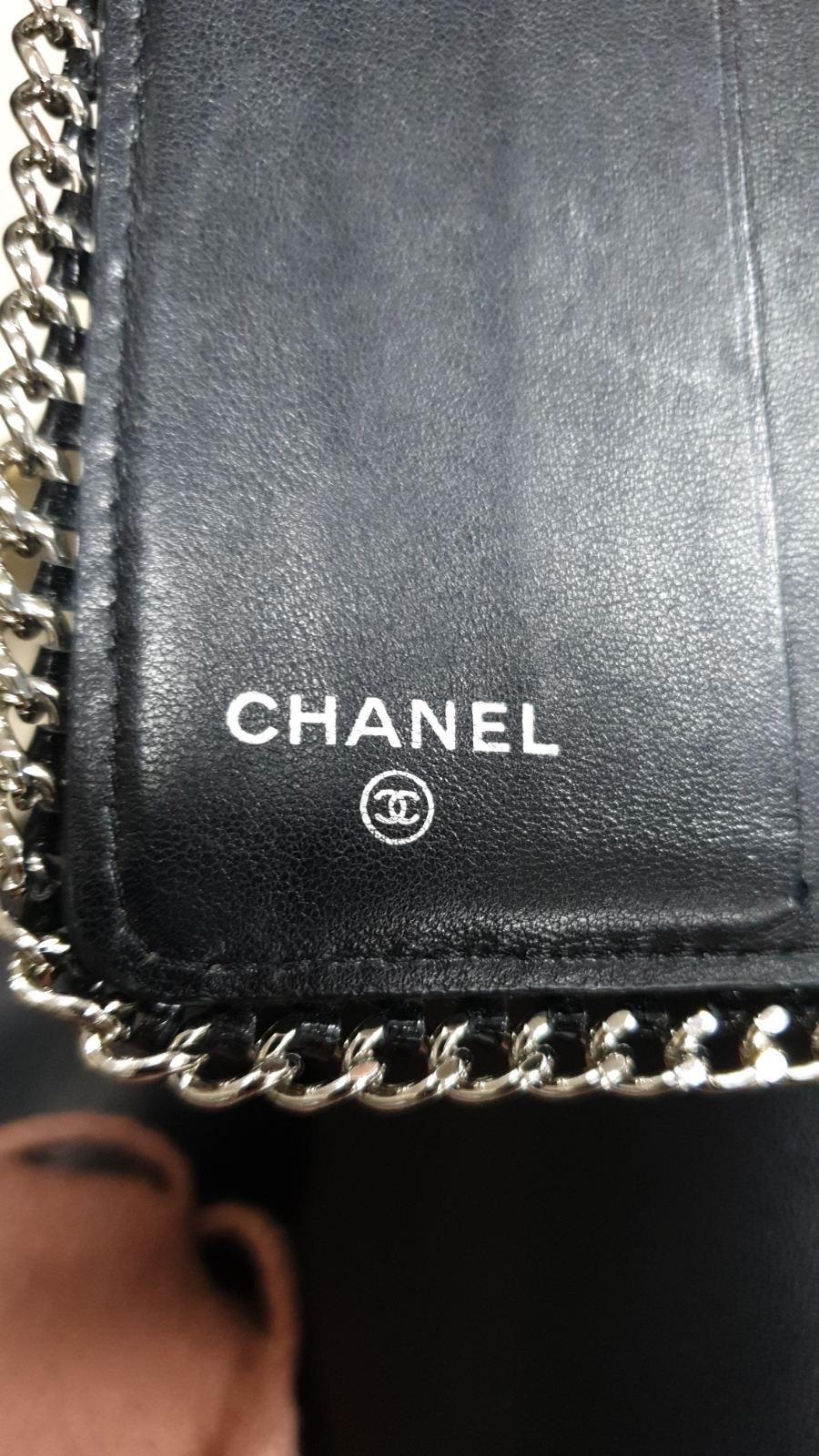 Chanel Black Patent Leather CC Logo Chain Wallet In Good Condition For Sale In Krakow, PL