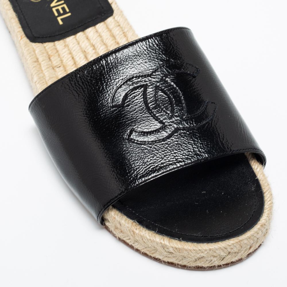 Women's Chanel Black Patent Leather CC Logo Flat Espadrille Slides Size 40