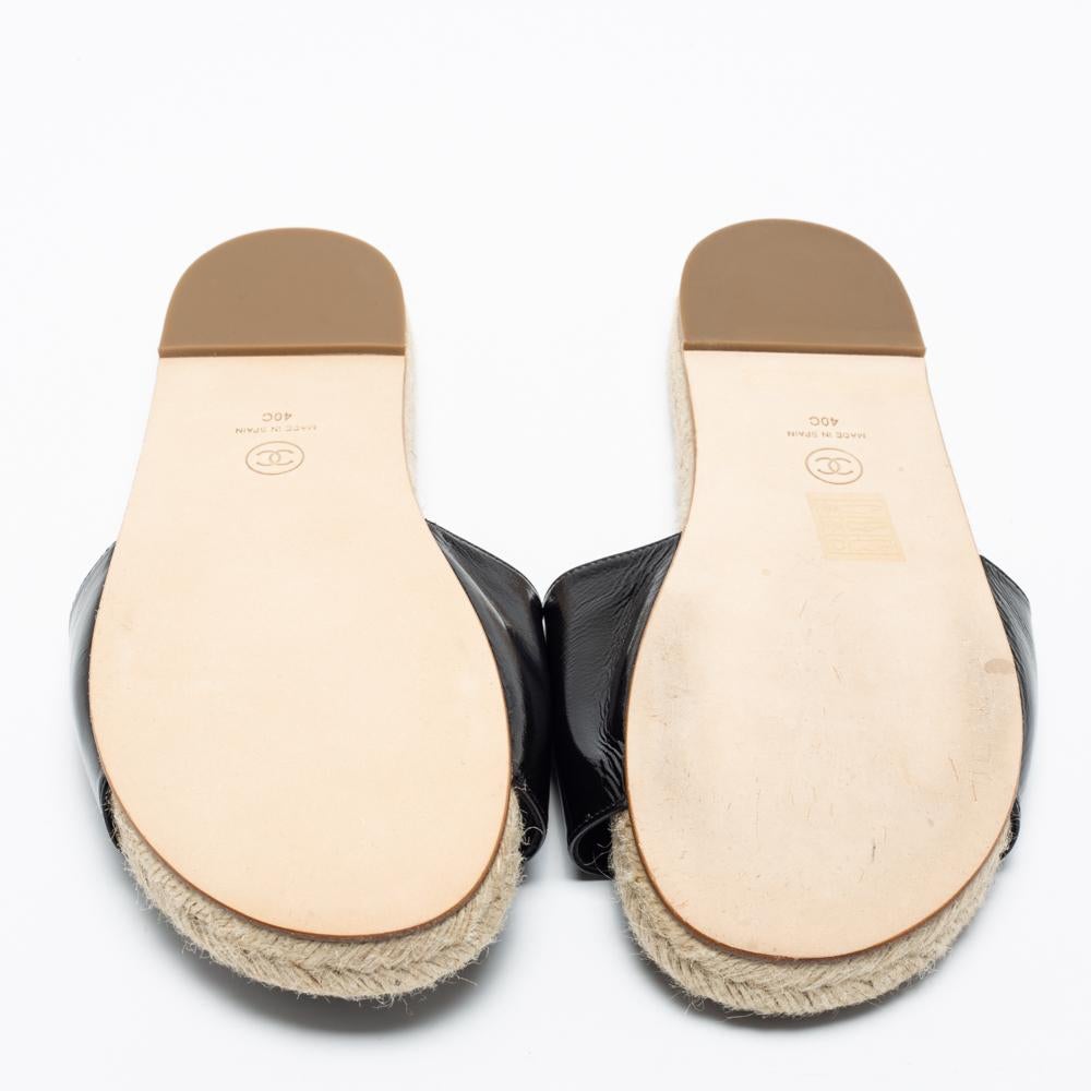 Chanel Black Patent Leather CC Logo Flat Espadrille Slides Size 40 2
