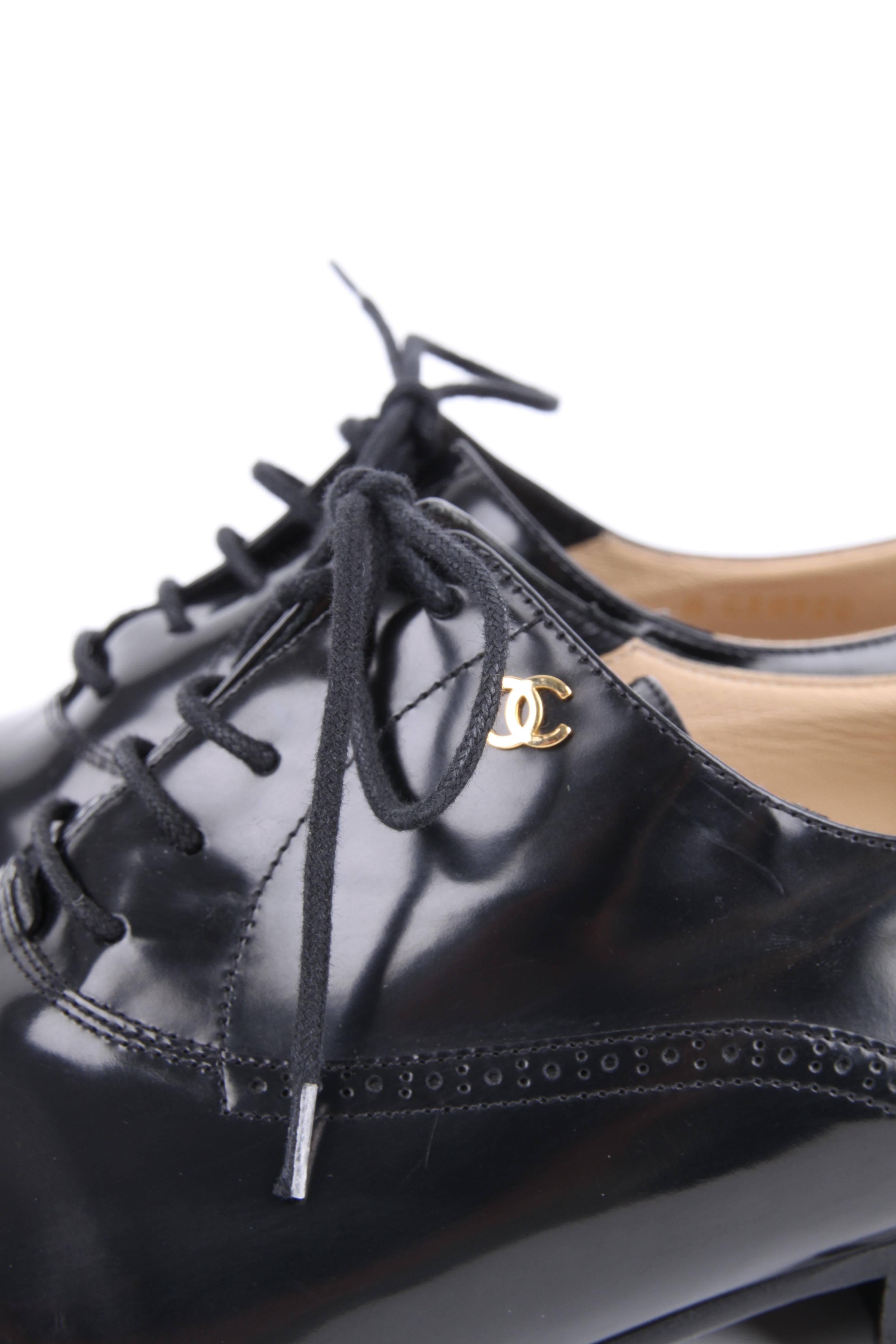 Black Chanel black patent leather CC logo pointed-toe loafers For Sale