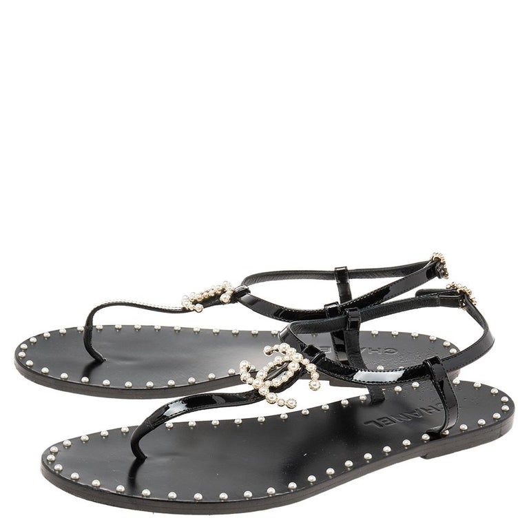 CHANEL Black and Ivory Leather Pearl Thong Sandals Size 37 1/2 C