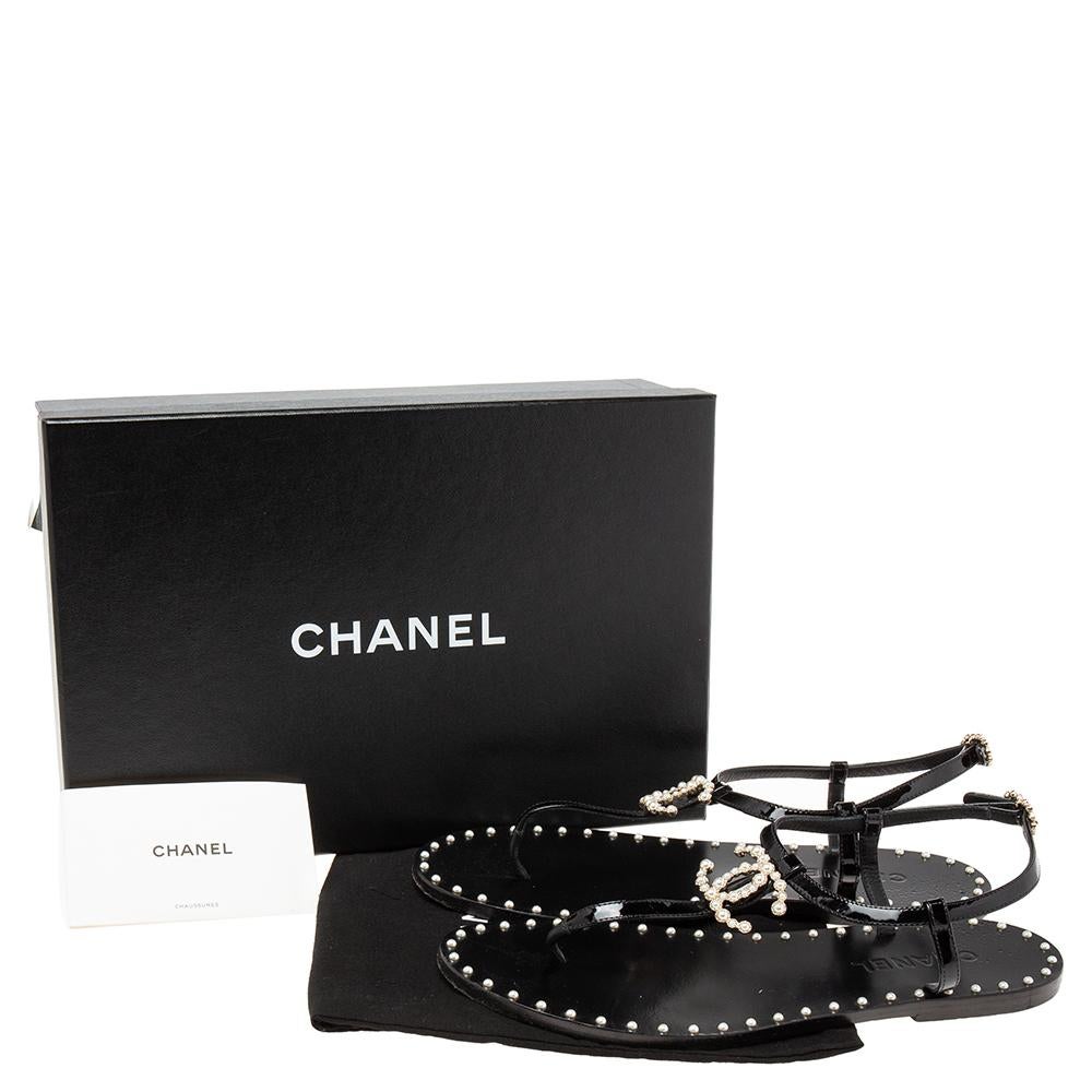 Chanel Black Patent Leather CC Pearl Embellished Flat Thong Sandals Size 39 2