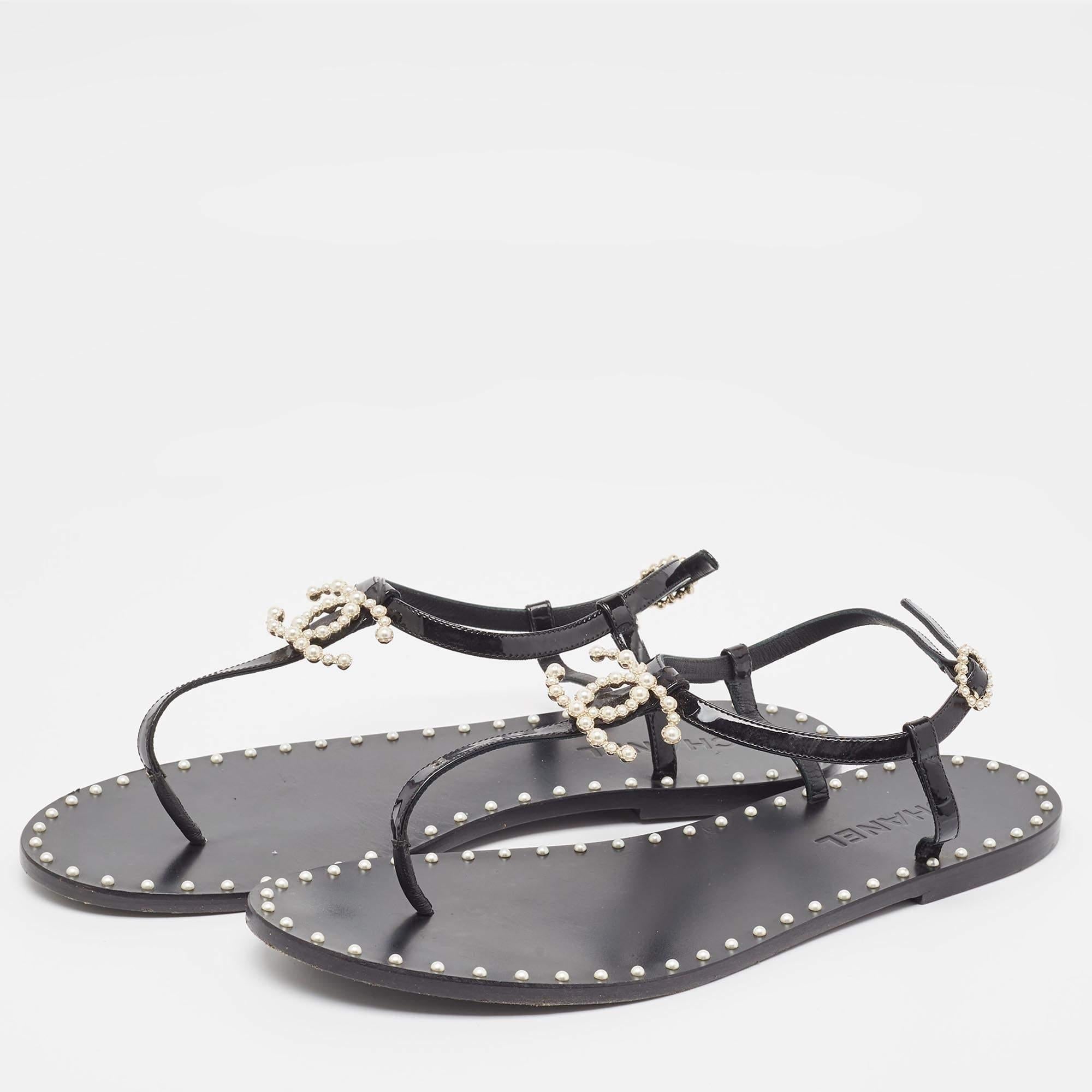 Frame your feet with these Chanel thong flats. Created using the best materials the flats are perfect with short midi and maxi hemlines.