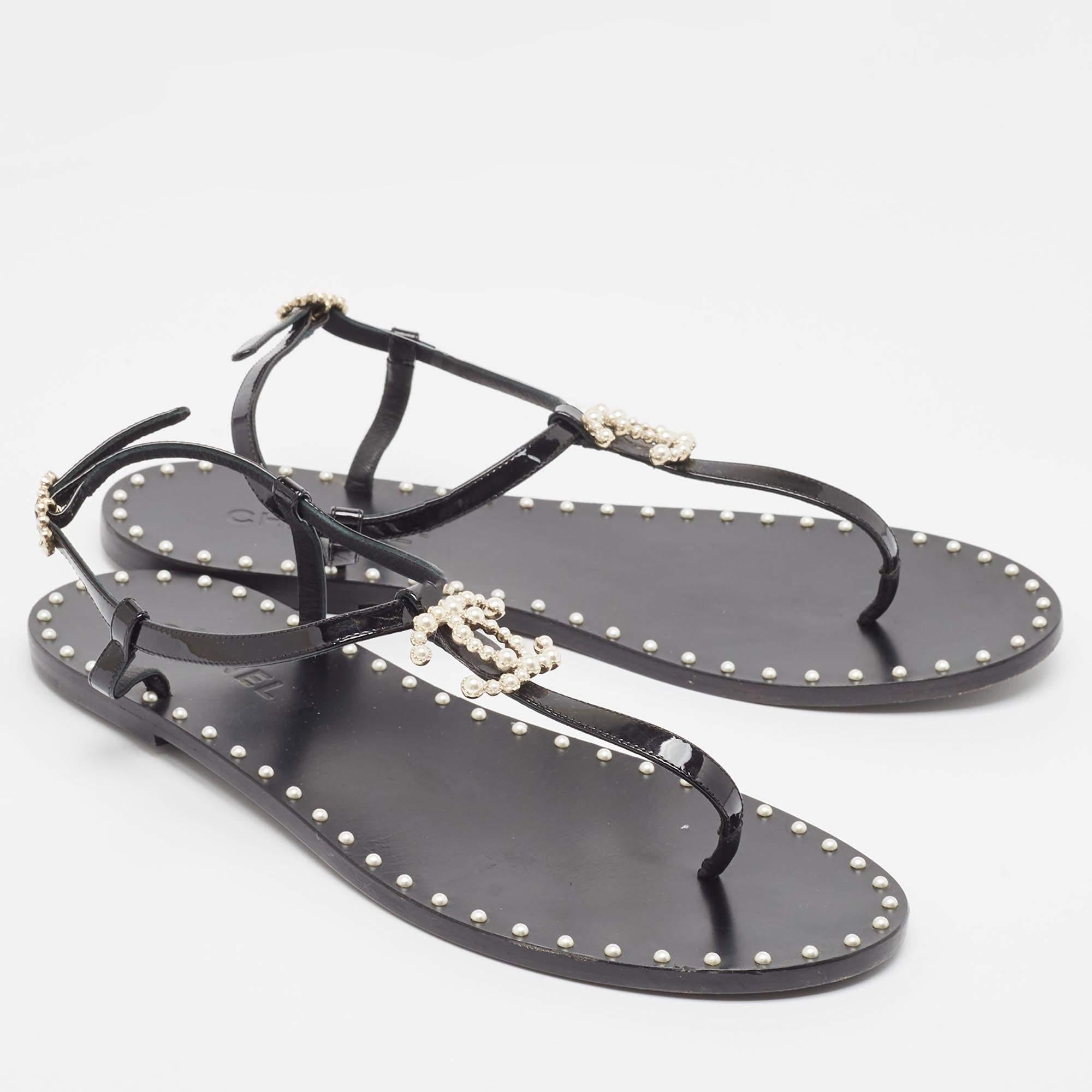 Women's Chanel Black Patent Leather CC Pearl Embellished Thong Flats Size 42